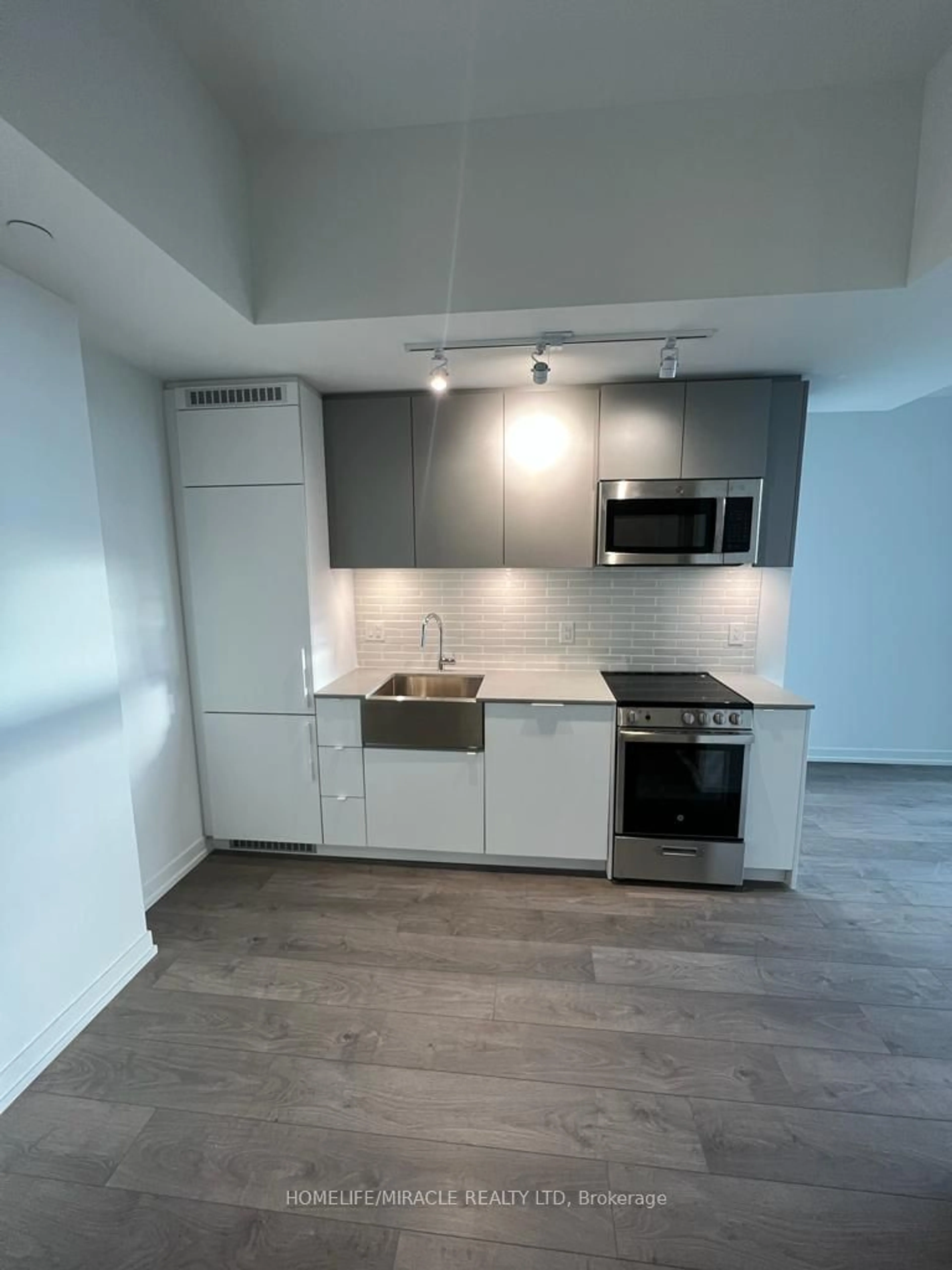 Standard kitchen, not visible floor for 270 Dufferin St #914, Toronto Ontario M6K 0H8