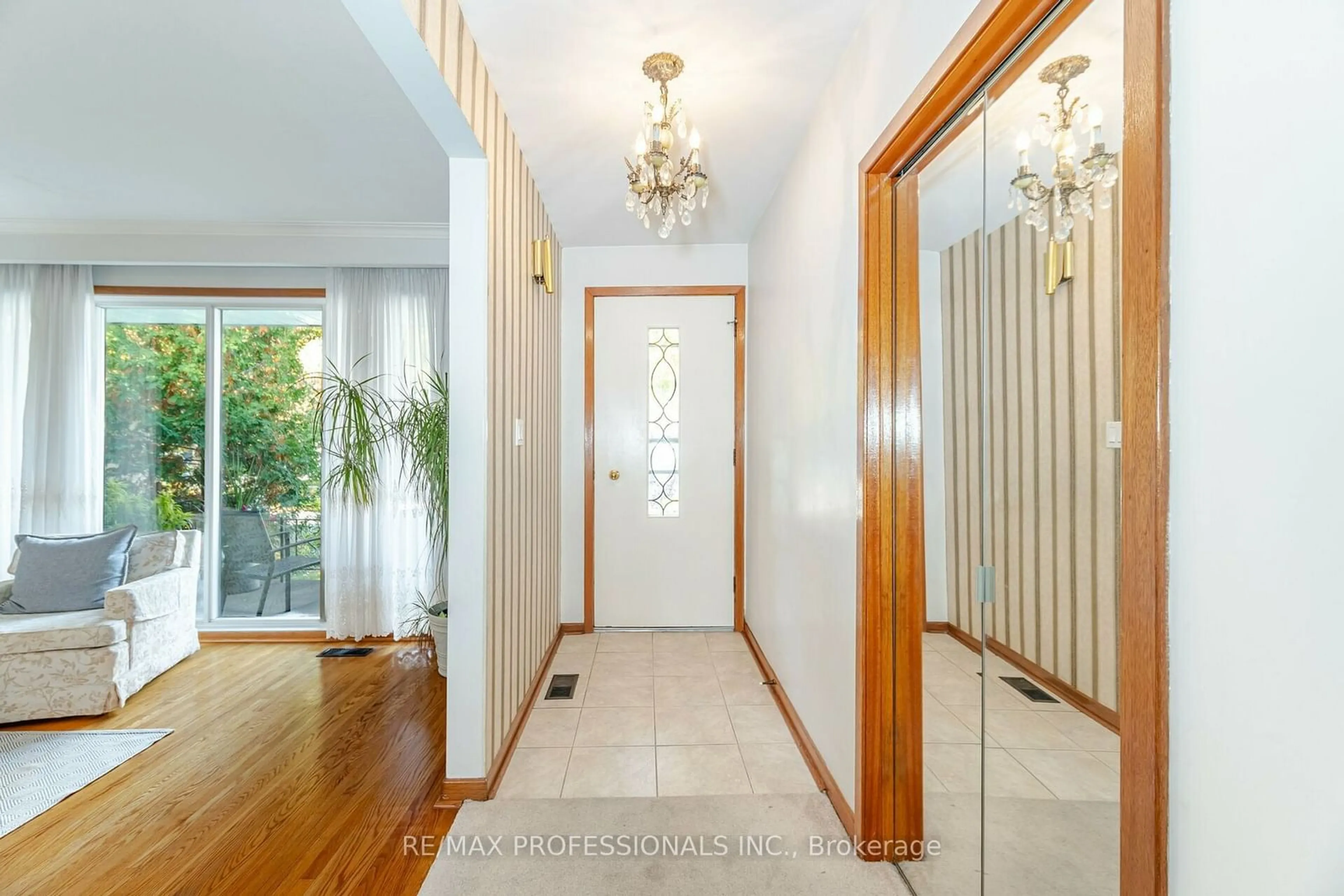 Indoor foyer, wood floors for 15 Hamptonbrook Dr, Toronto Ontario M9P 1A2