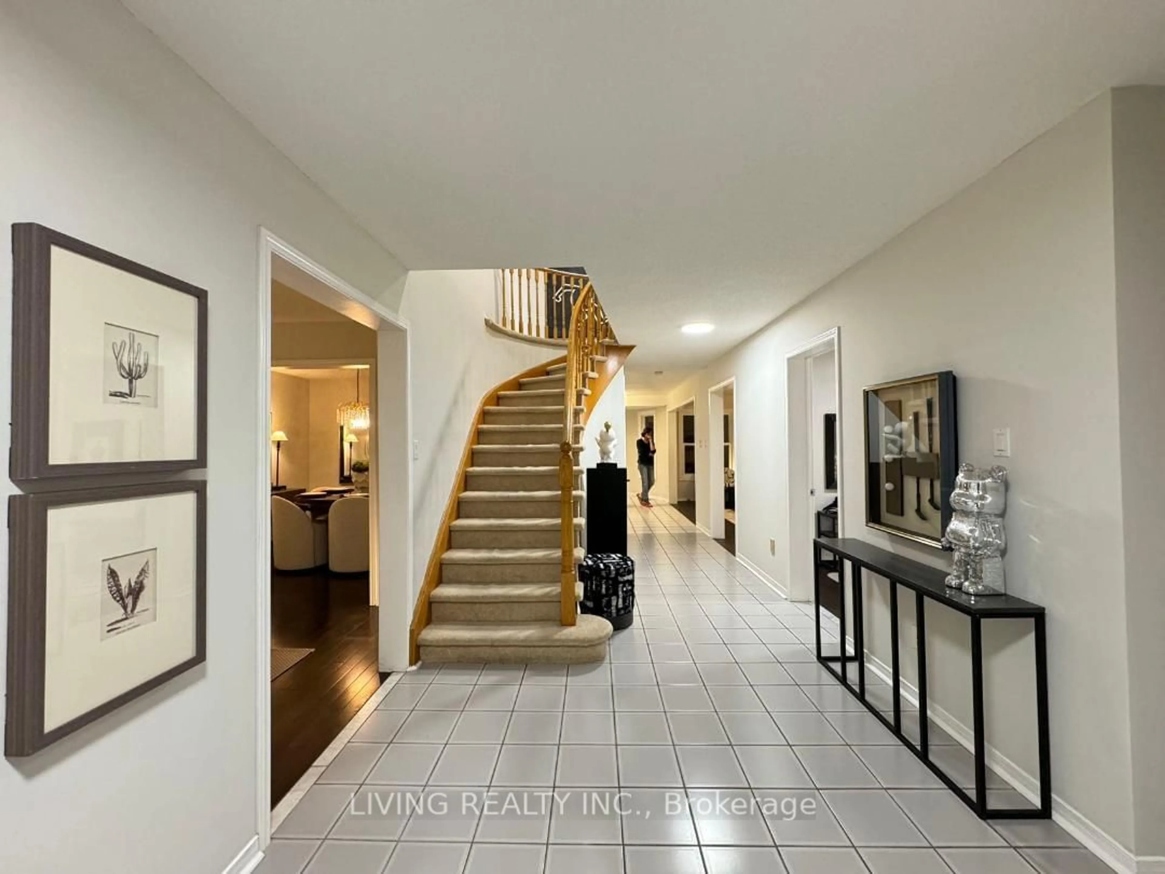 Indoor foyer, wood floors for 97 Palomino Dr, Mississauga Ontario L4Z 3H9