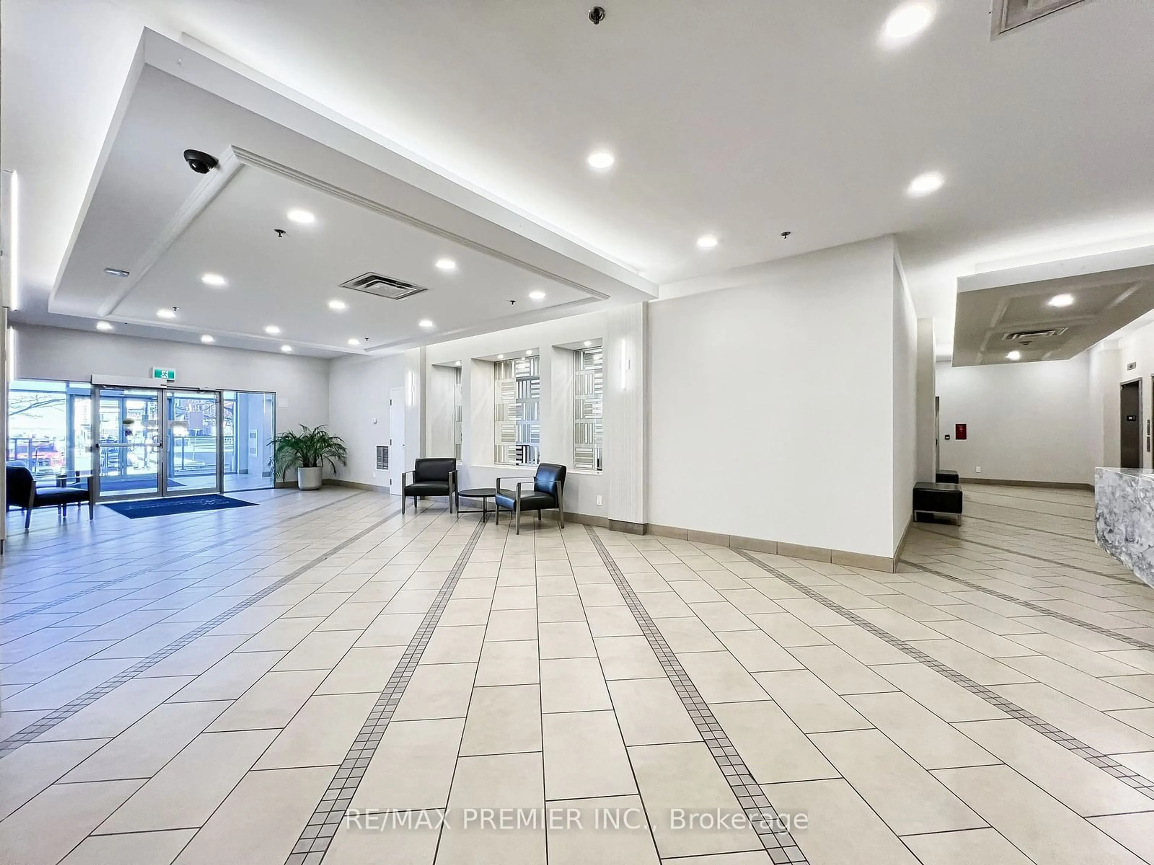 Indoor lobby, unknown floor for 9 George St #811, Brampton Ontario L6X 0T6