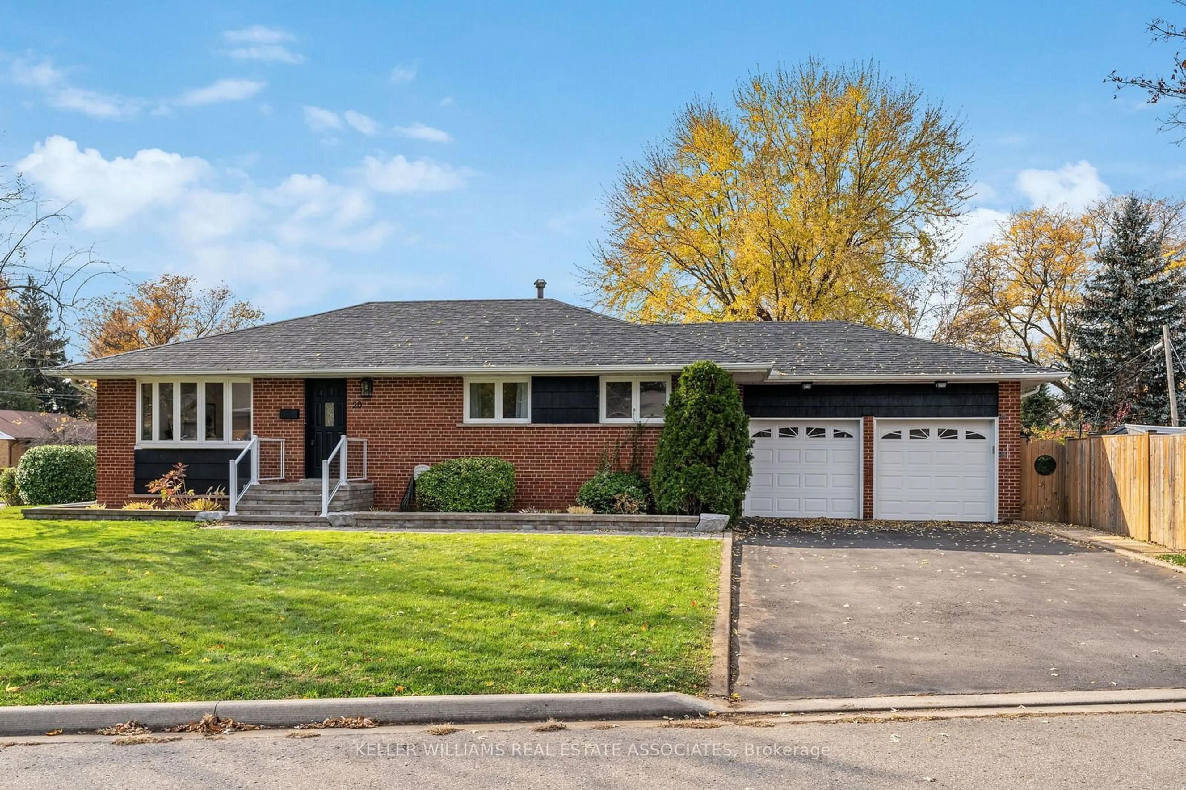 Frontside or backside of a home, the street view for 20 Suburban Dr, Mississauga Ontario L5N 1G5