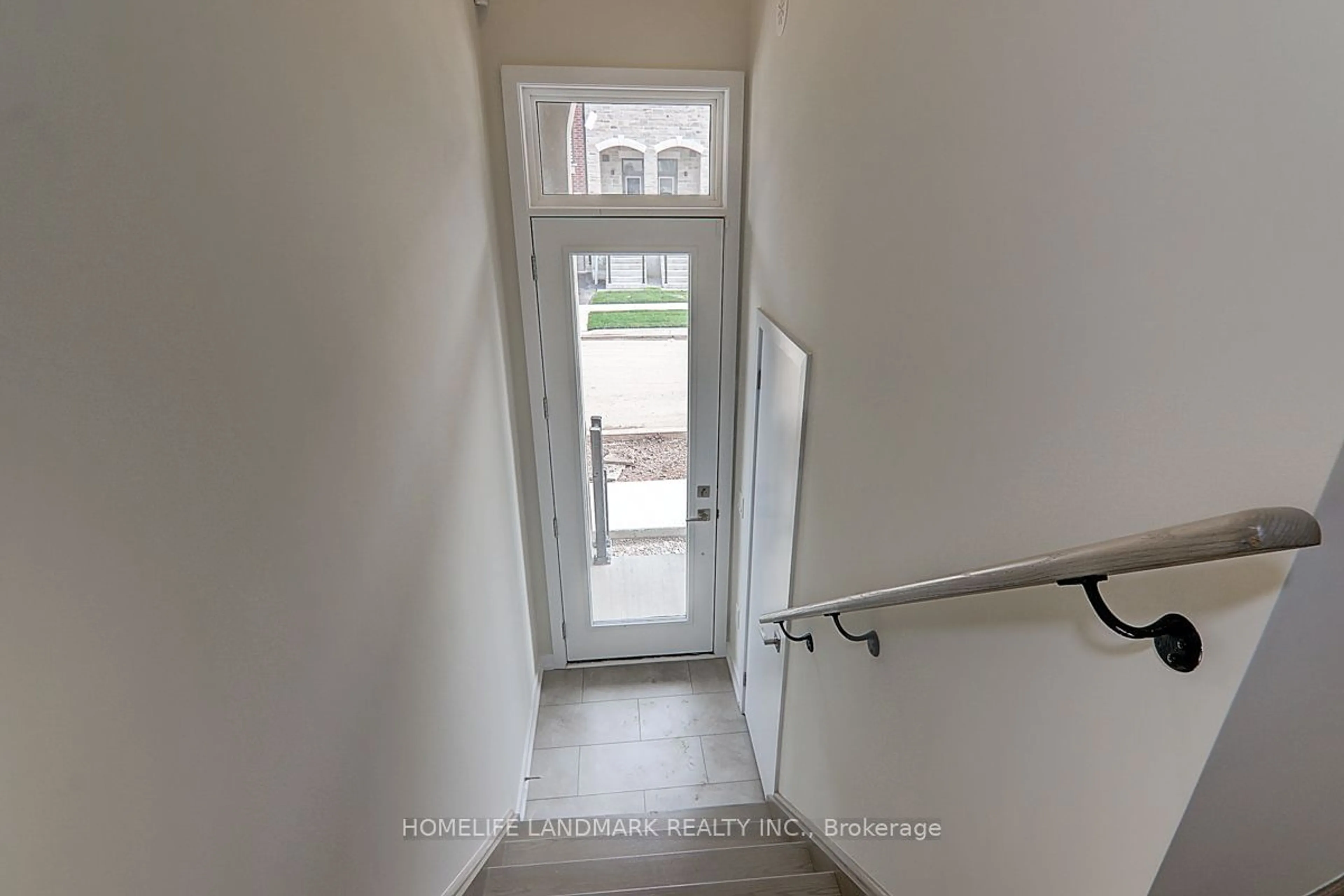 Indoor entryway, cement floor for 1345 Kobzar Dr, Oakville Ontario L6M 4L8