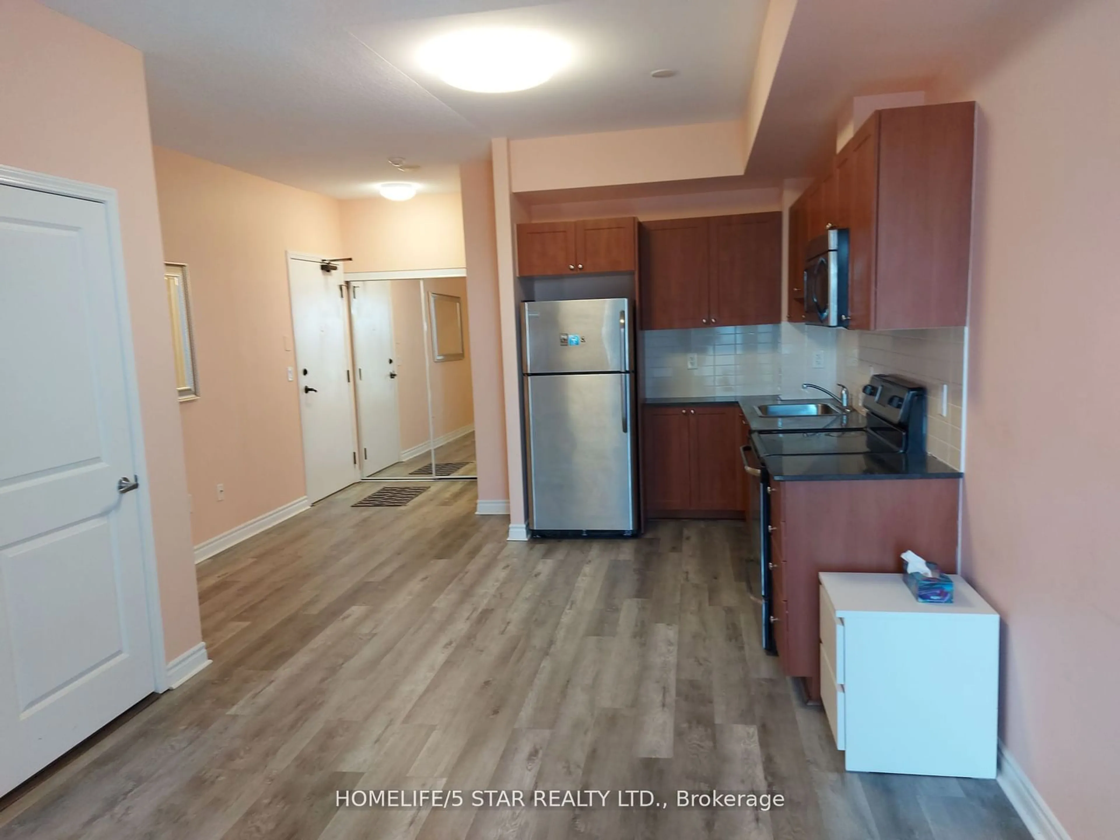 Standard kitchen, not visible floor, cottage for 385 PRINCE OF WALES Dr #3307, Mississauga Ontario L5B 0C6