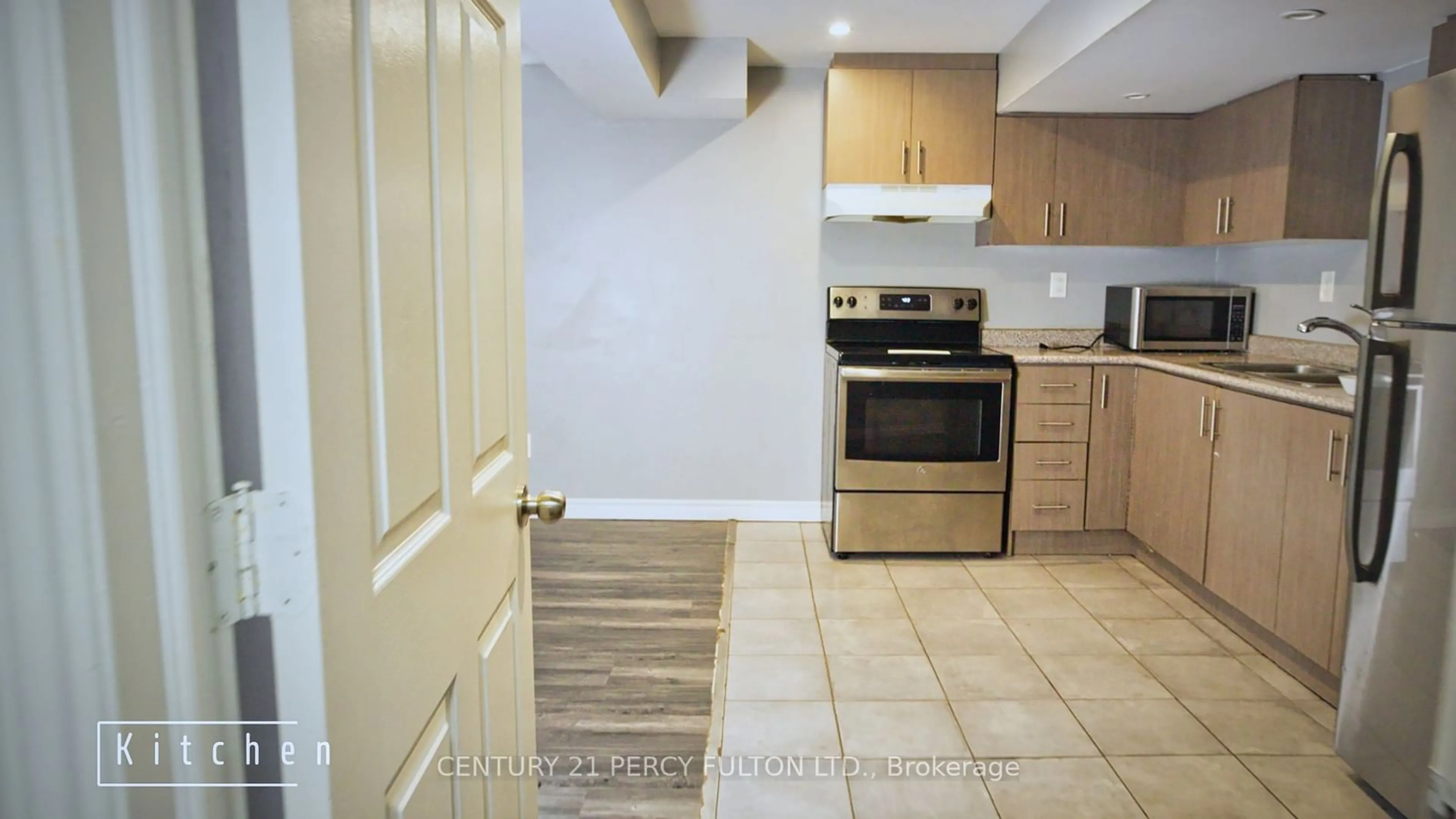 Standard kitchen, not visible floor, cottage for 30 Polar Bear Pl, Brampton Ontario L6R 3L8