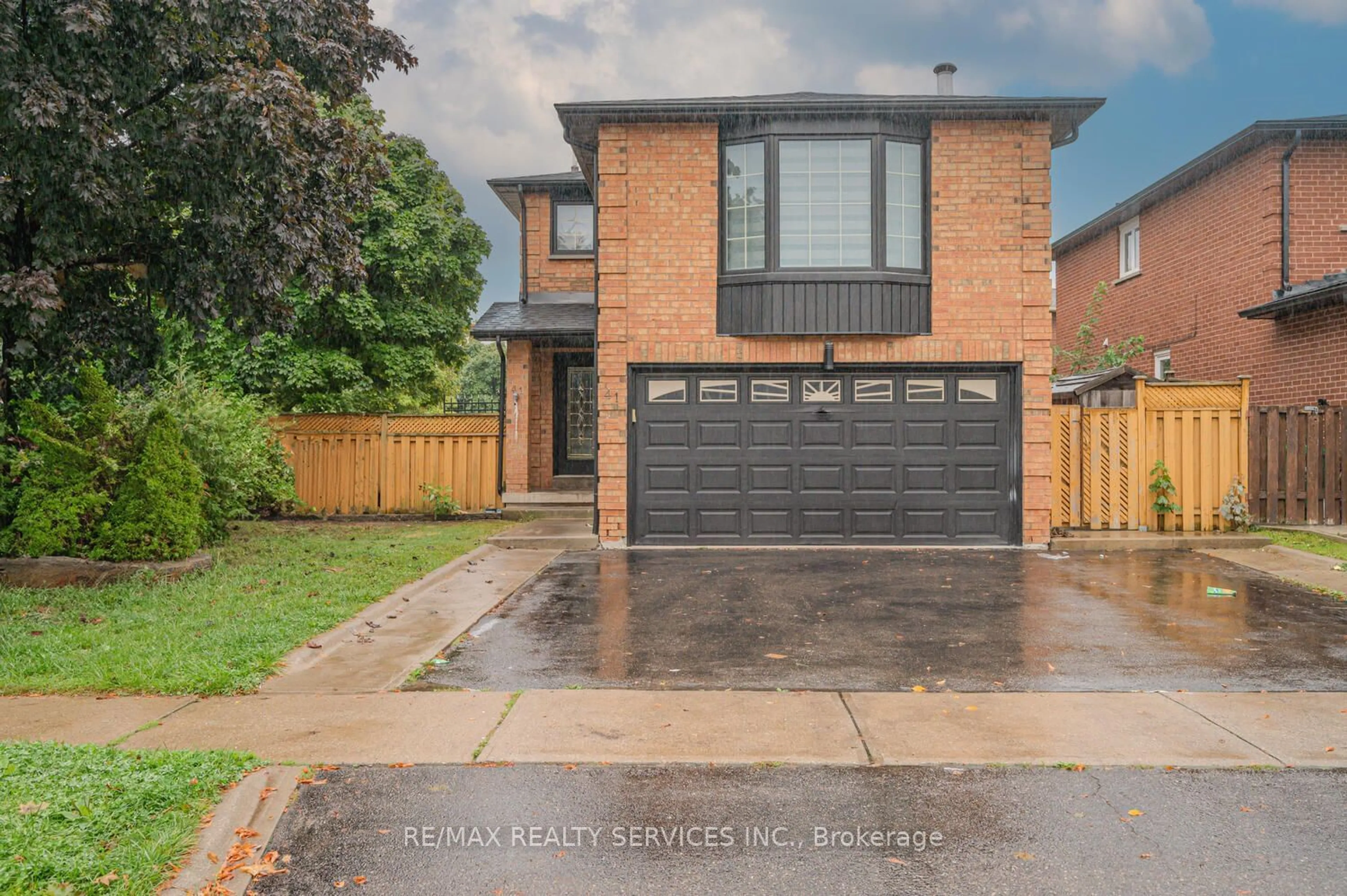 Home with brick exterior material for 41 Cashel St, Brampton Ontario L6Z 2Y8