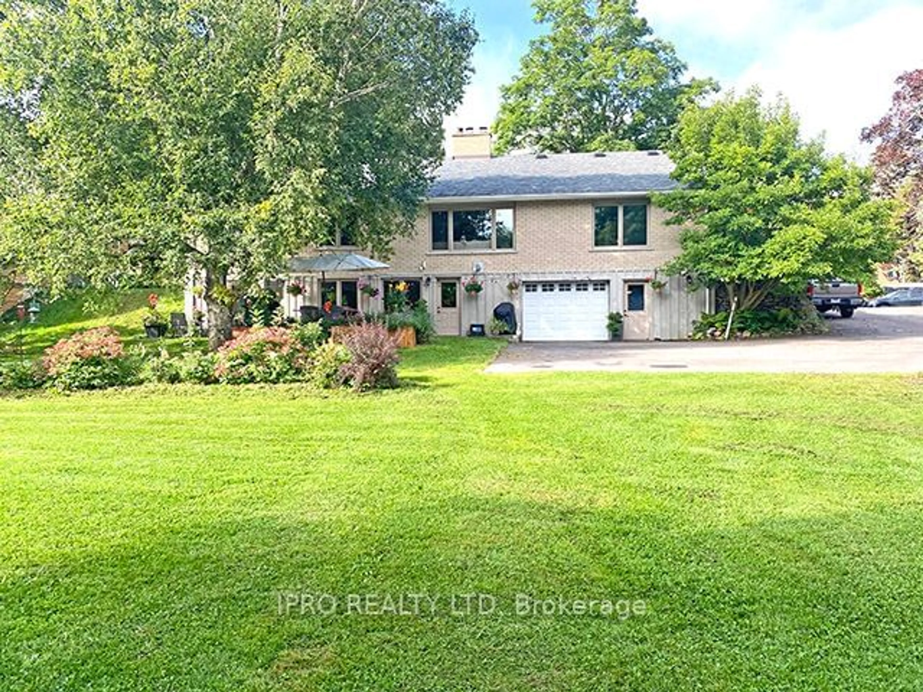 Frontside or backside of a home, cottage for 27 Amanda St, Orangeville Ontario L9W 2K3