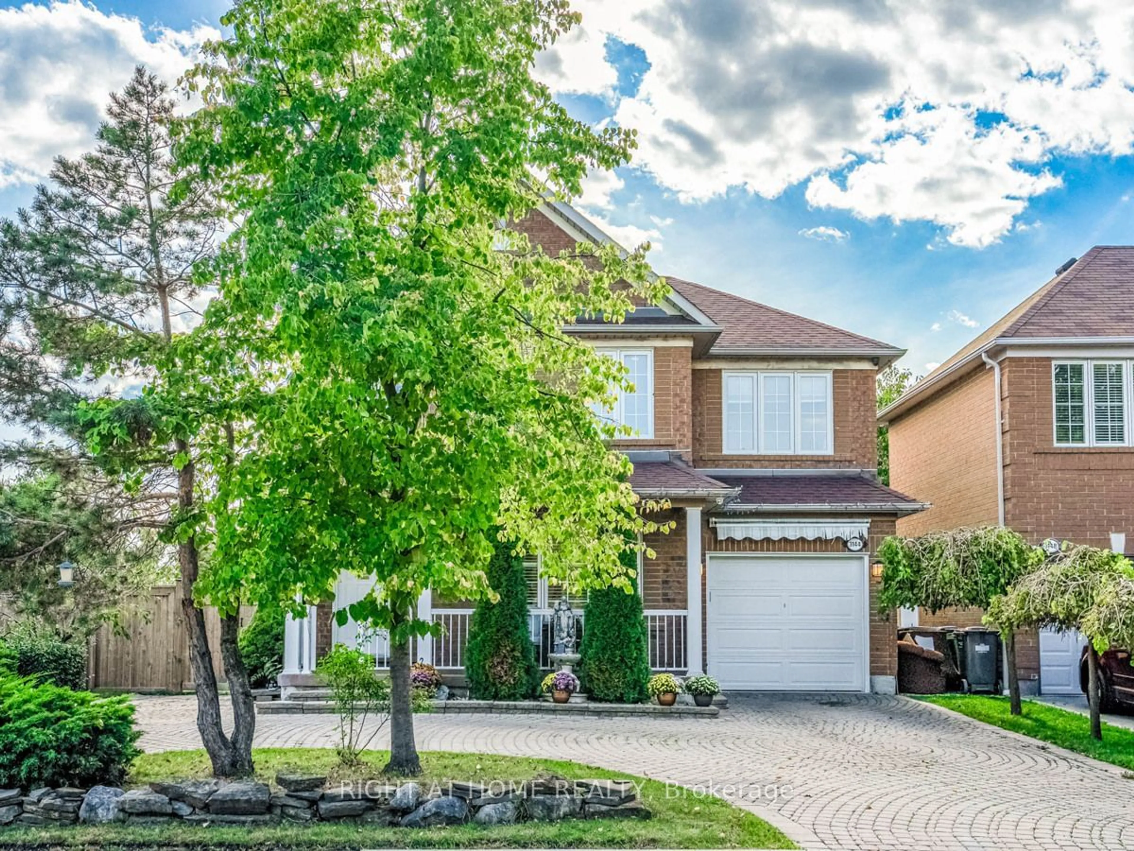 Frontside or backside of a home, the street view for 3144 High Springs Cres, Mississauga Ontario L5B 4G4