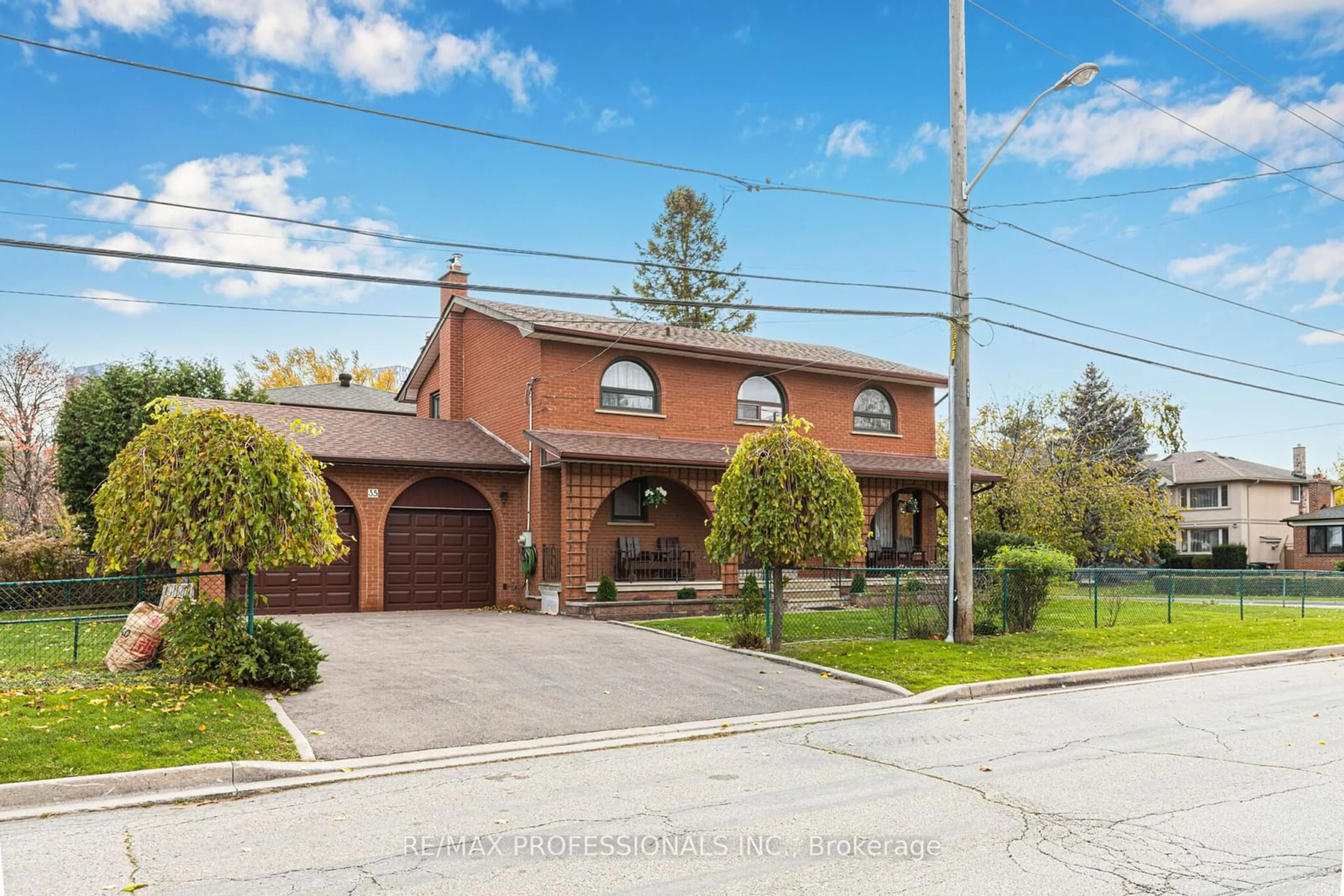 Home with brick exterior material for 35 Prennan Ave, Toronto Ontario M9B 4B7