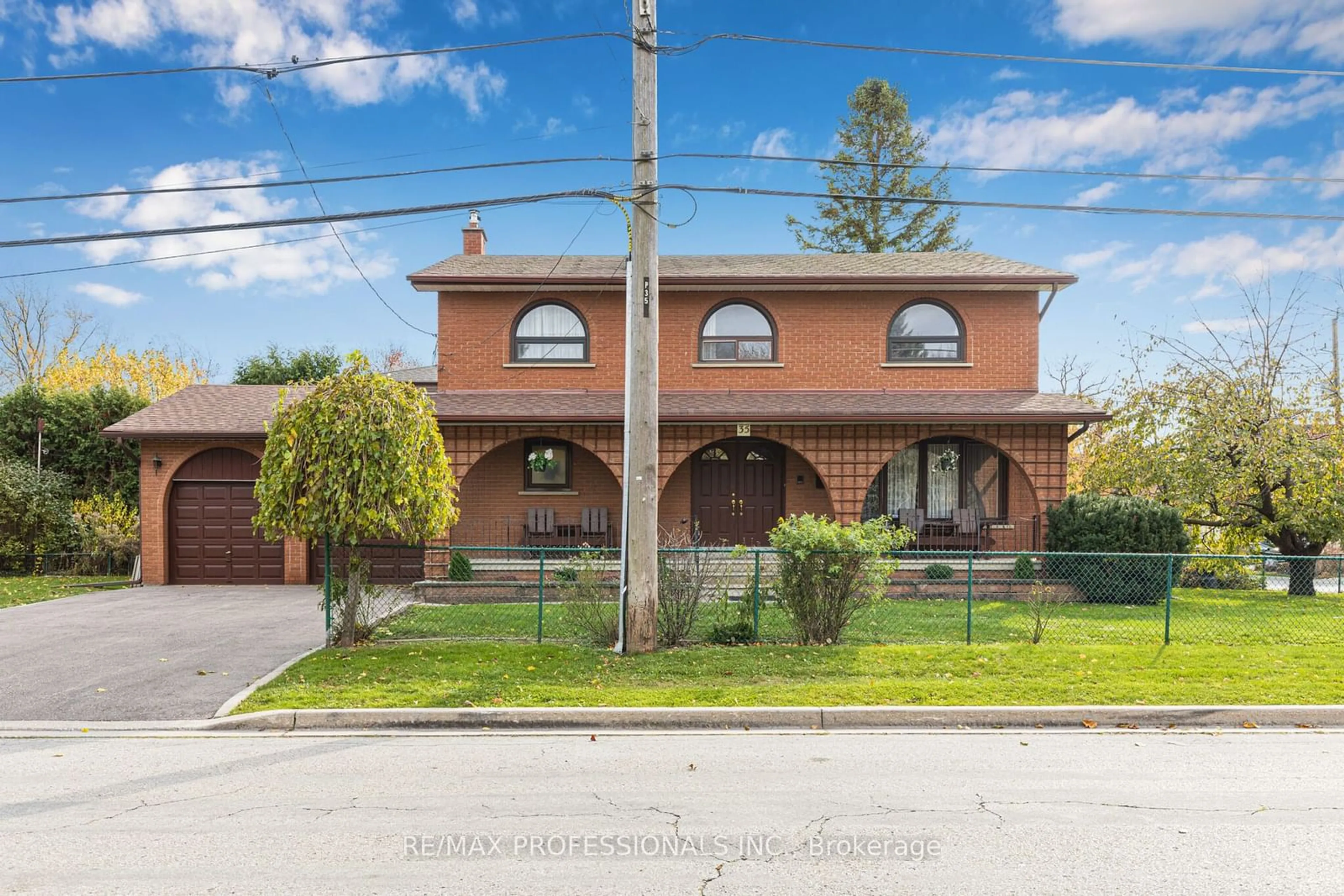 Frontside or backside of a home, the street view for 35 Prennan Ave, Toronto Ontario M9B 4B7