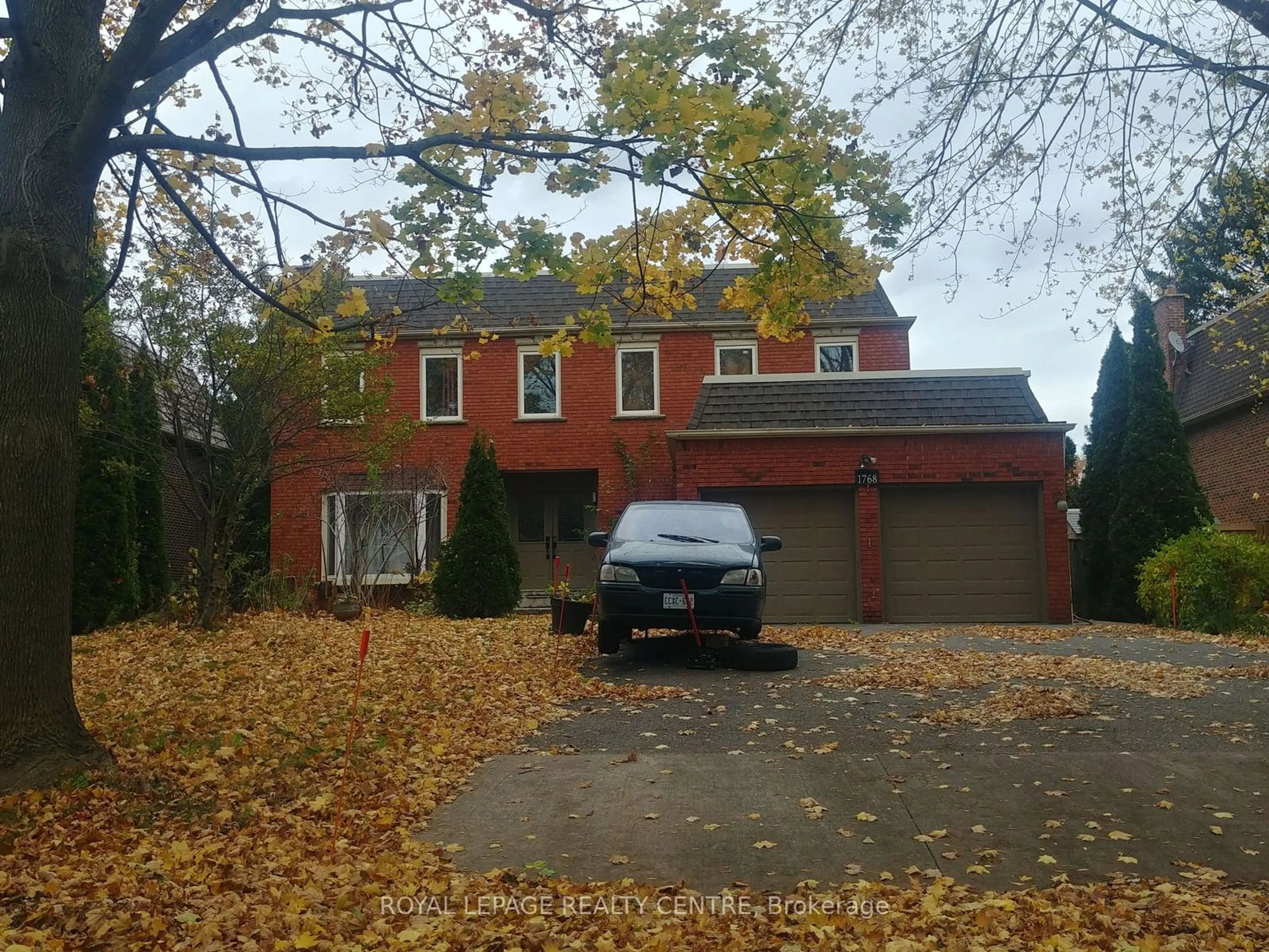 Frontside or backside of a home, the street view for 1768 Sherwood Forrest Circ, Mississauga Ontario L5K 2H6