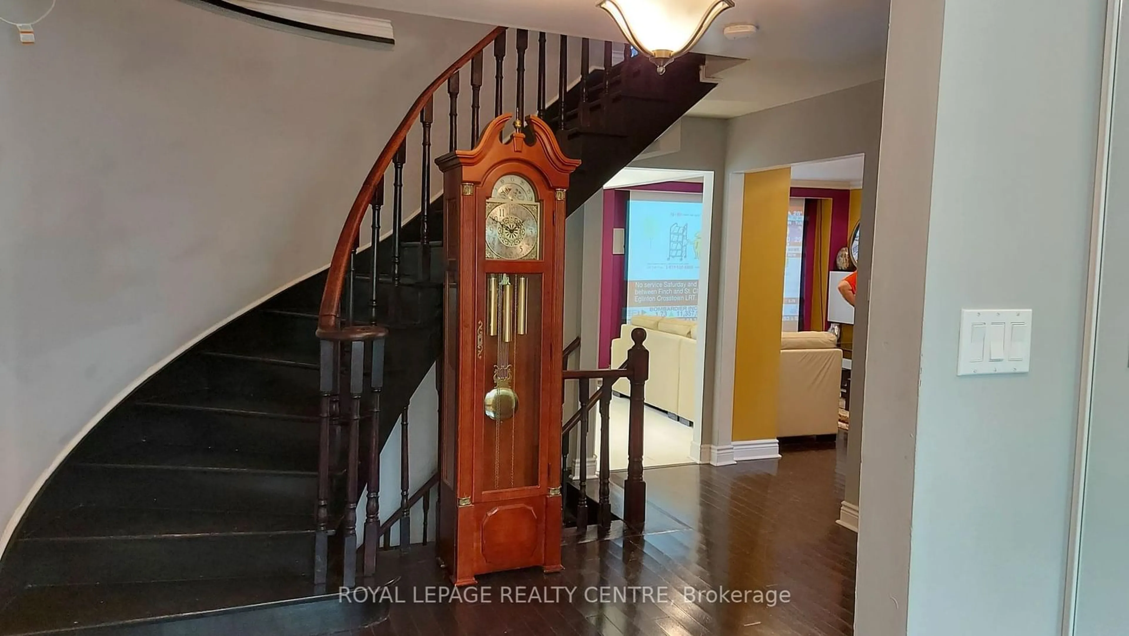 Indoor foyer, wood floors for 1768 Sherwood Forrest Circ, Mississauga Ontario L5K 2H6