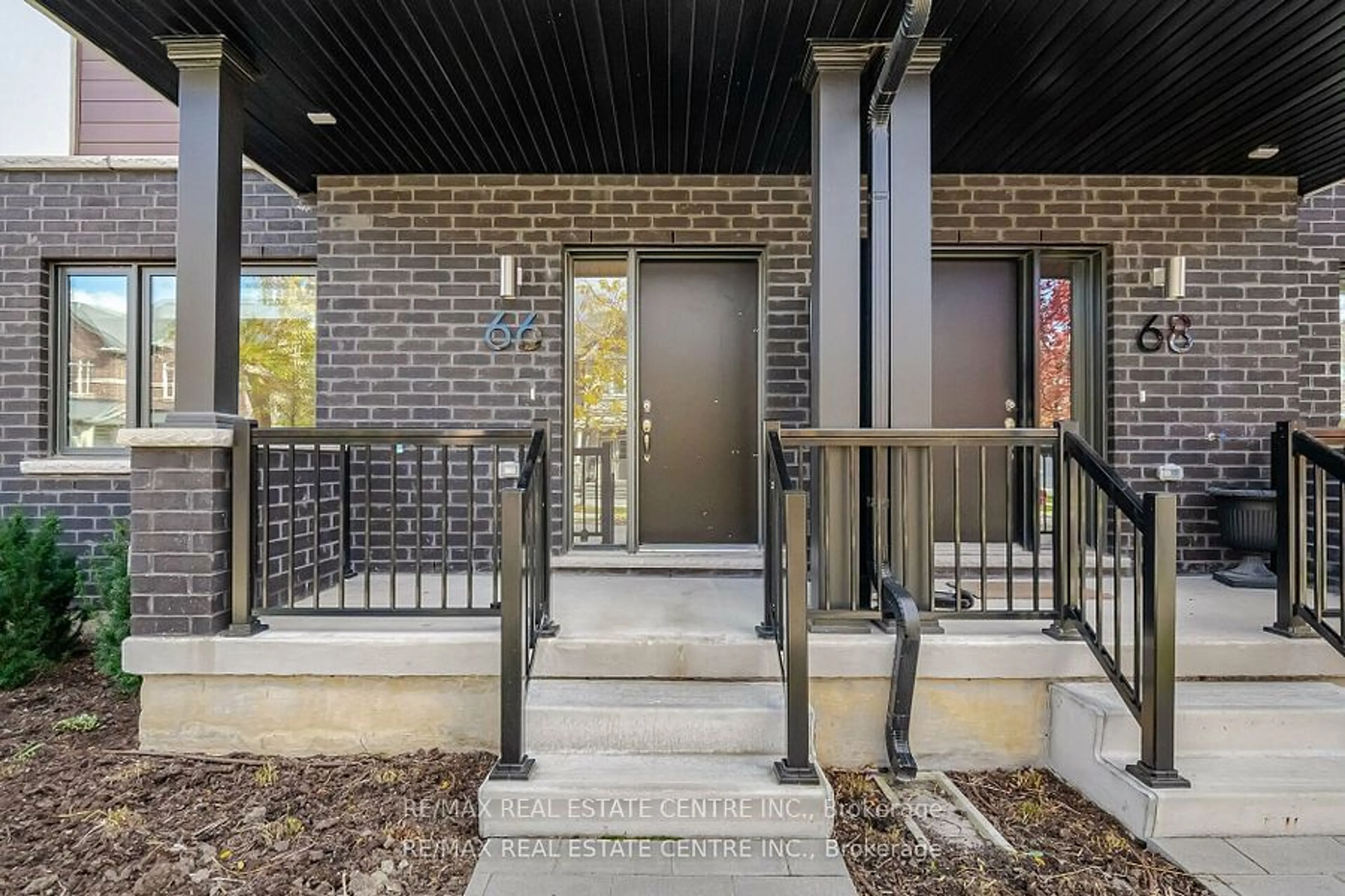 Indoor foyer for 66 Kaitting Tr, Oakville Ontario L6M 5N5