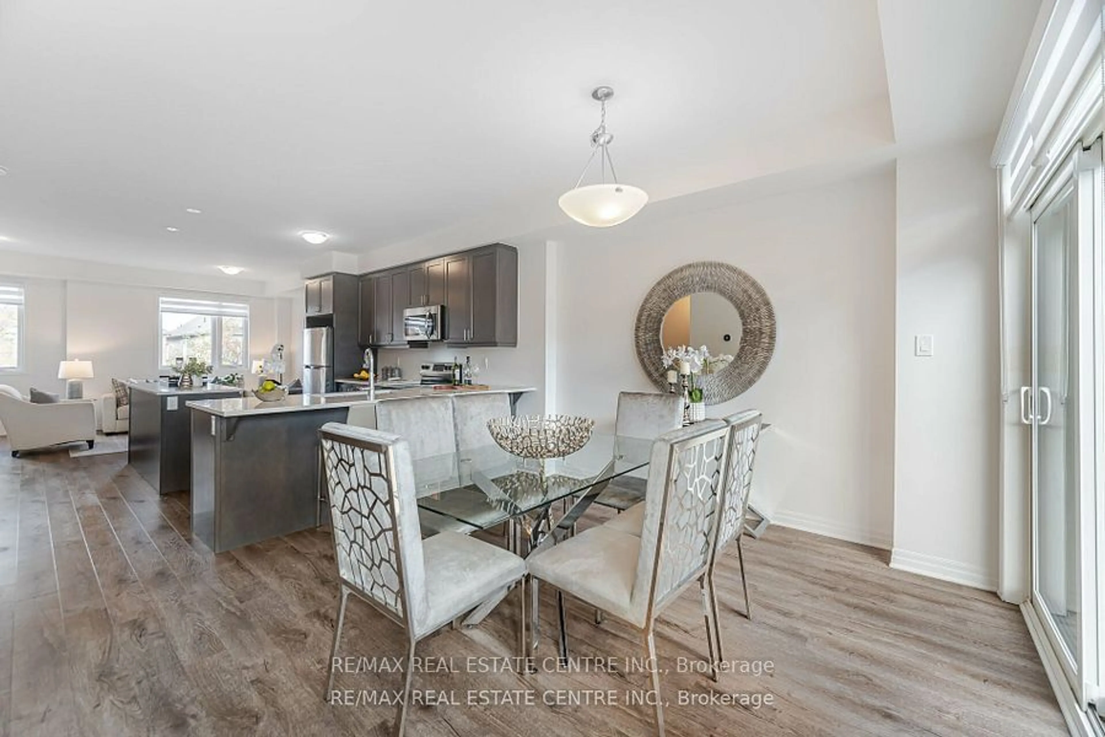 Open concept kitchen for 66 Kaitting Tr, Oakville Ontario L6M 5N5