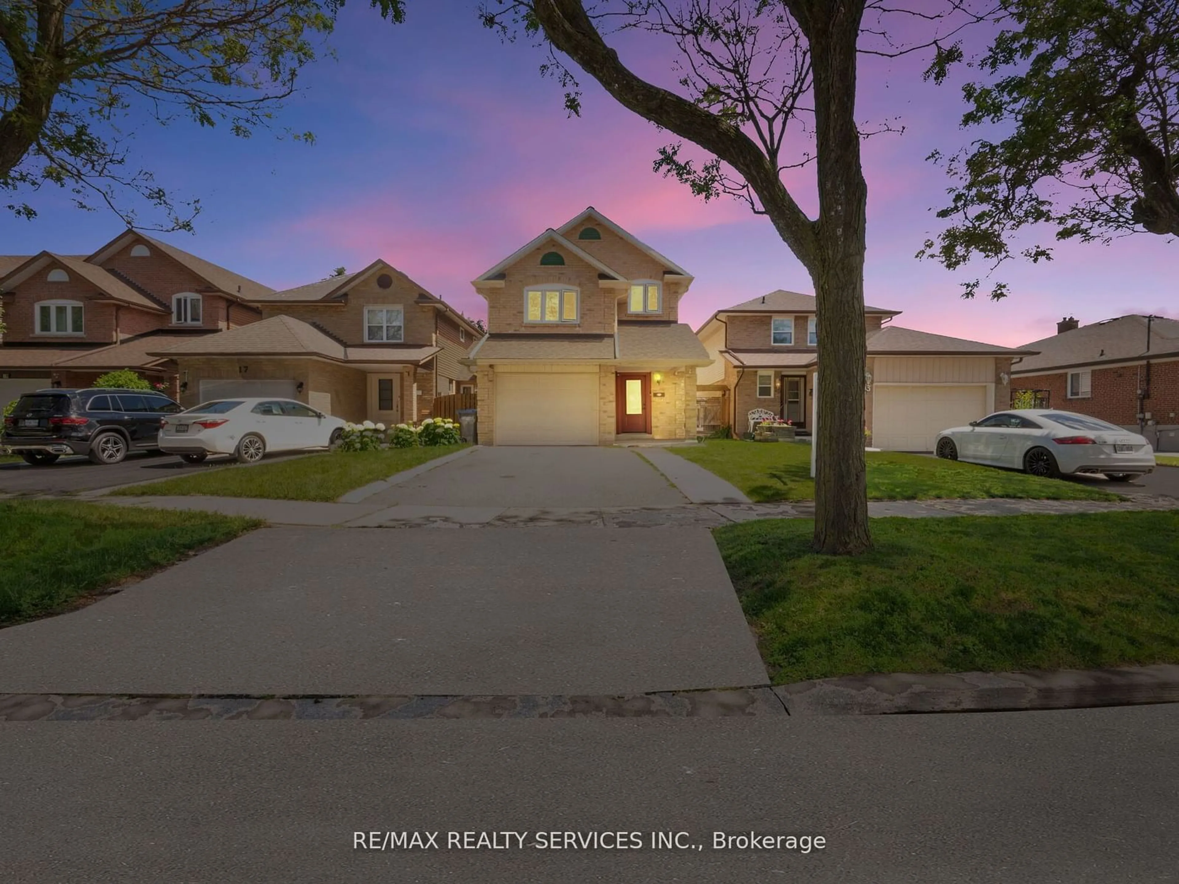 Frontside or backside of a home, the street view for 15 Garden Ave, Brampton Ontario L6X 1M4