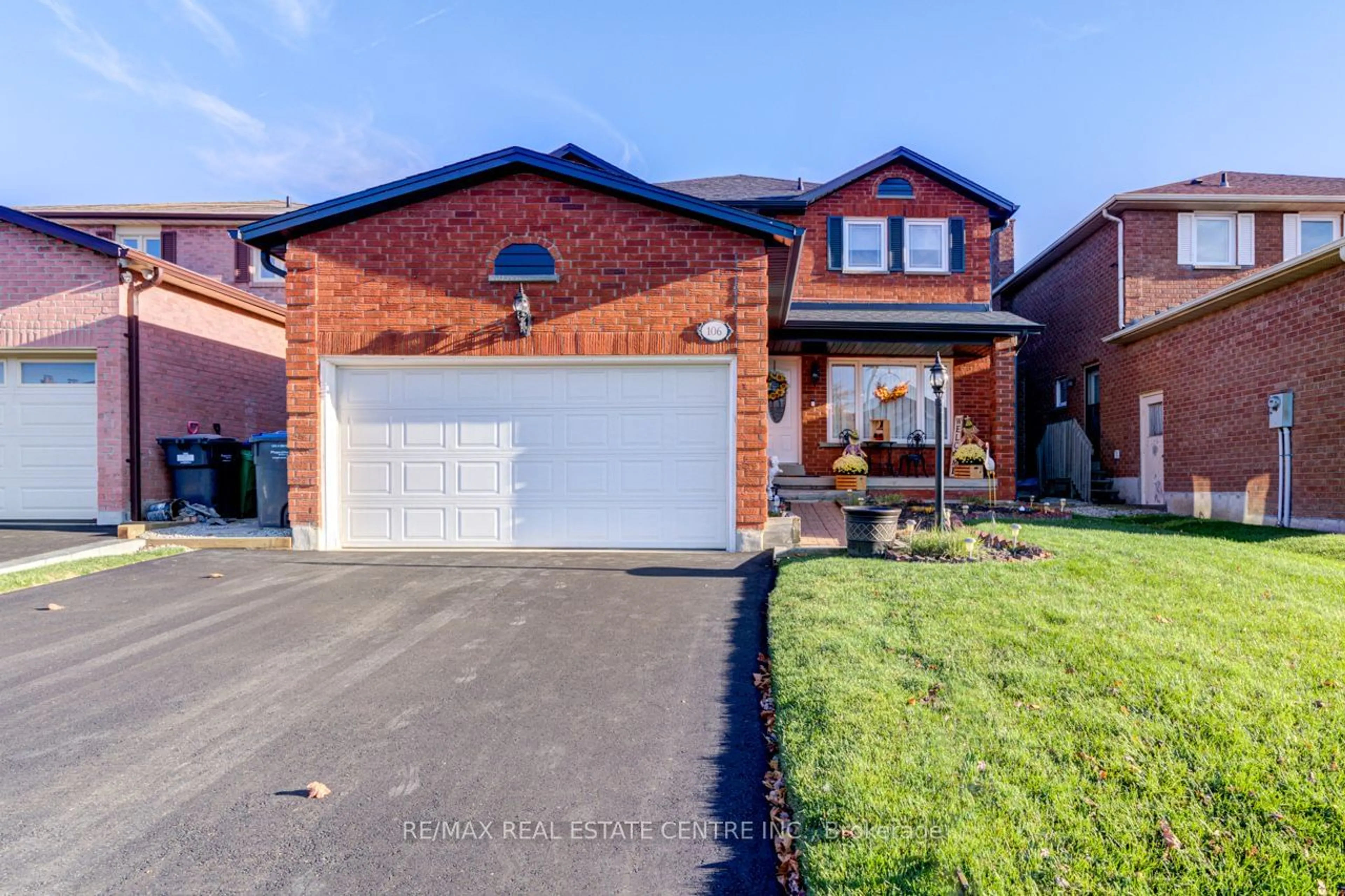 Frontside or backside of a home, the street view for 106 Havelock Dr, Brampton Ontario L6W 4C6