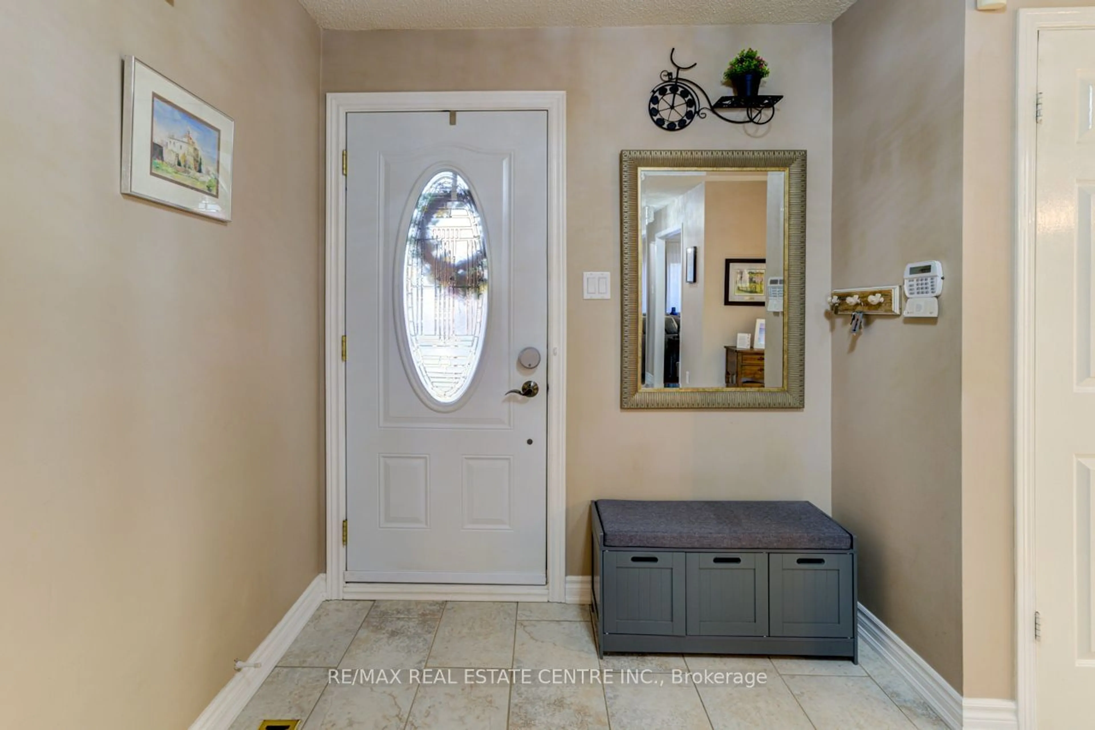 Indoor entryway, wood floors for 106 Havelock Dr, Brampton Ontario L6W 4C6