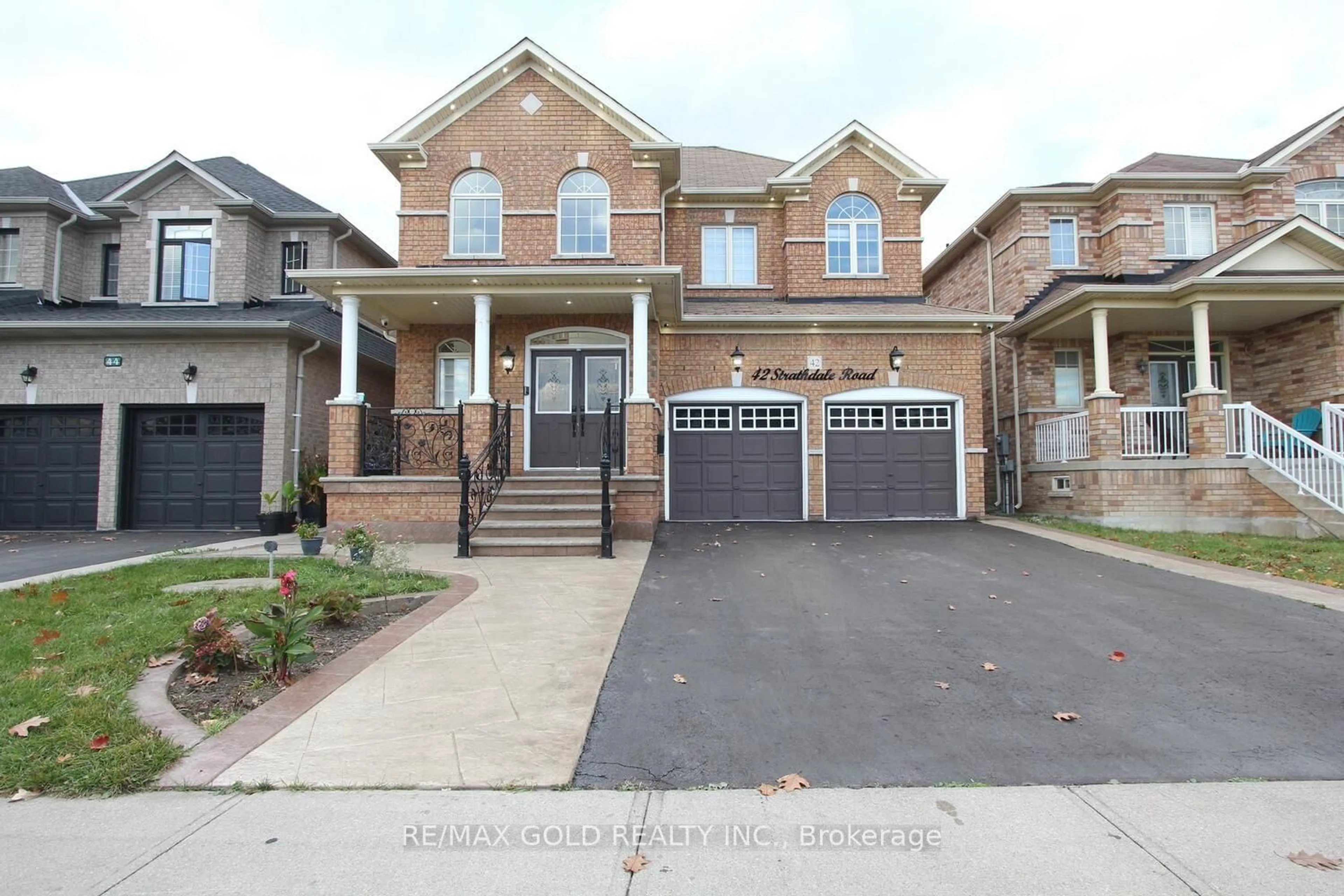 Frontside or backside of a home, the street view for 42 Strathdale Rd, Brampton Ontario L6P 2Y1