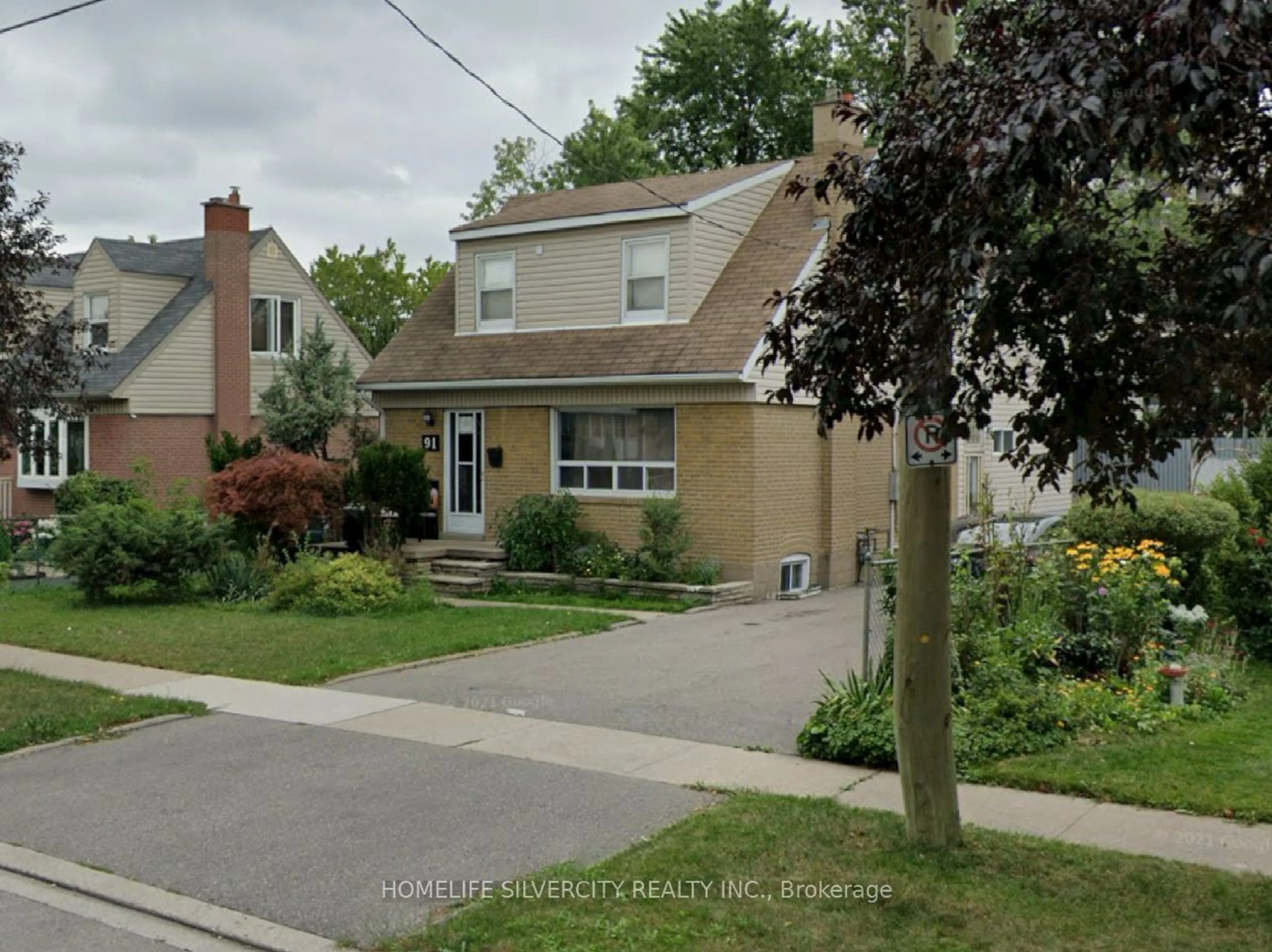 Frontside or backside of a home, the street view for 91 McCaul St, Brampton Ontario L6V 1J5