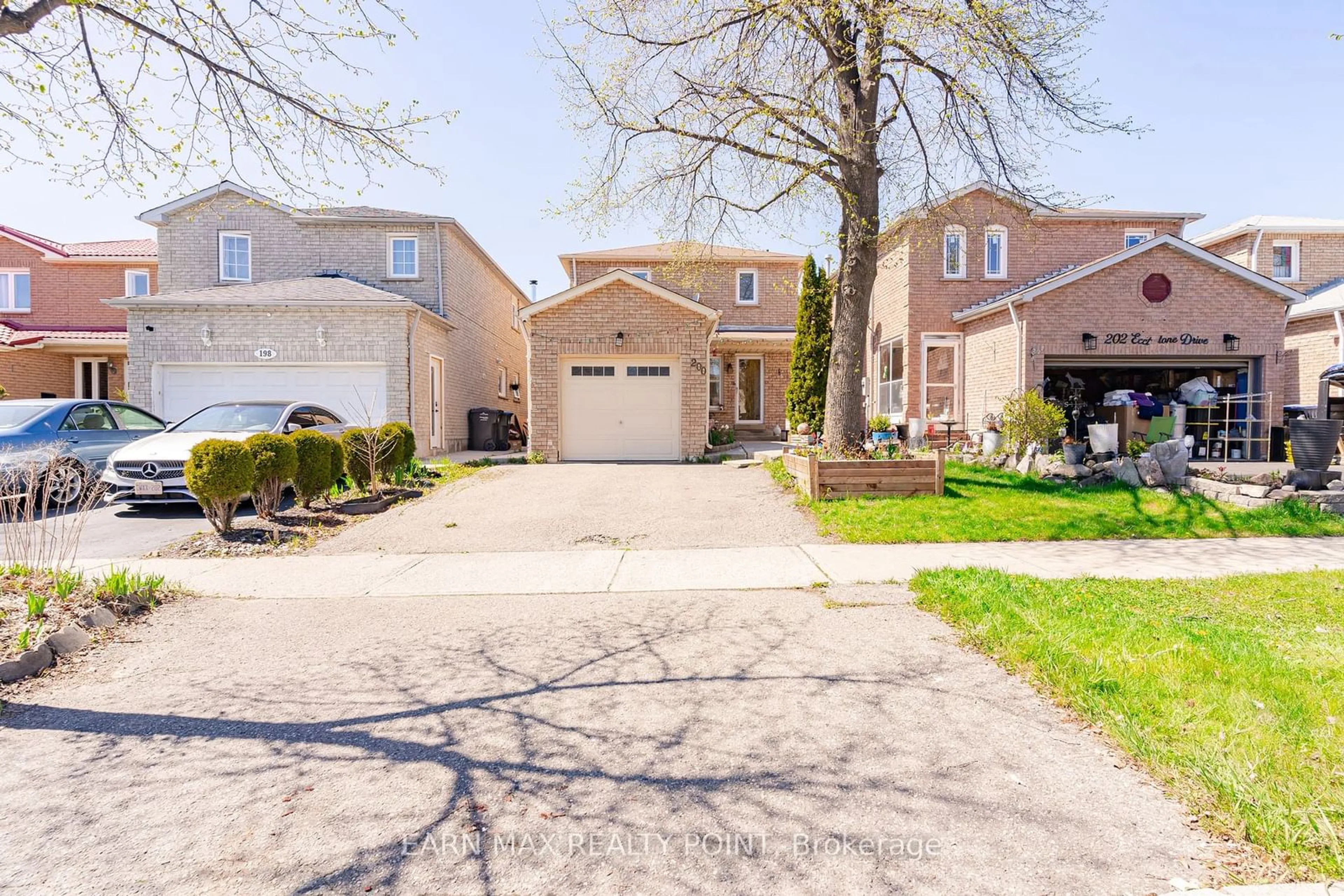 A pic from exterior of the house or condo, the street view for 200 Ecclestone Dr, Brampton Ontario L6X 3P5