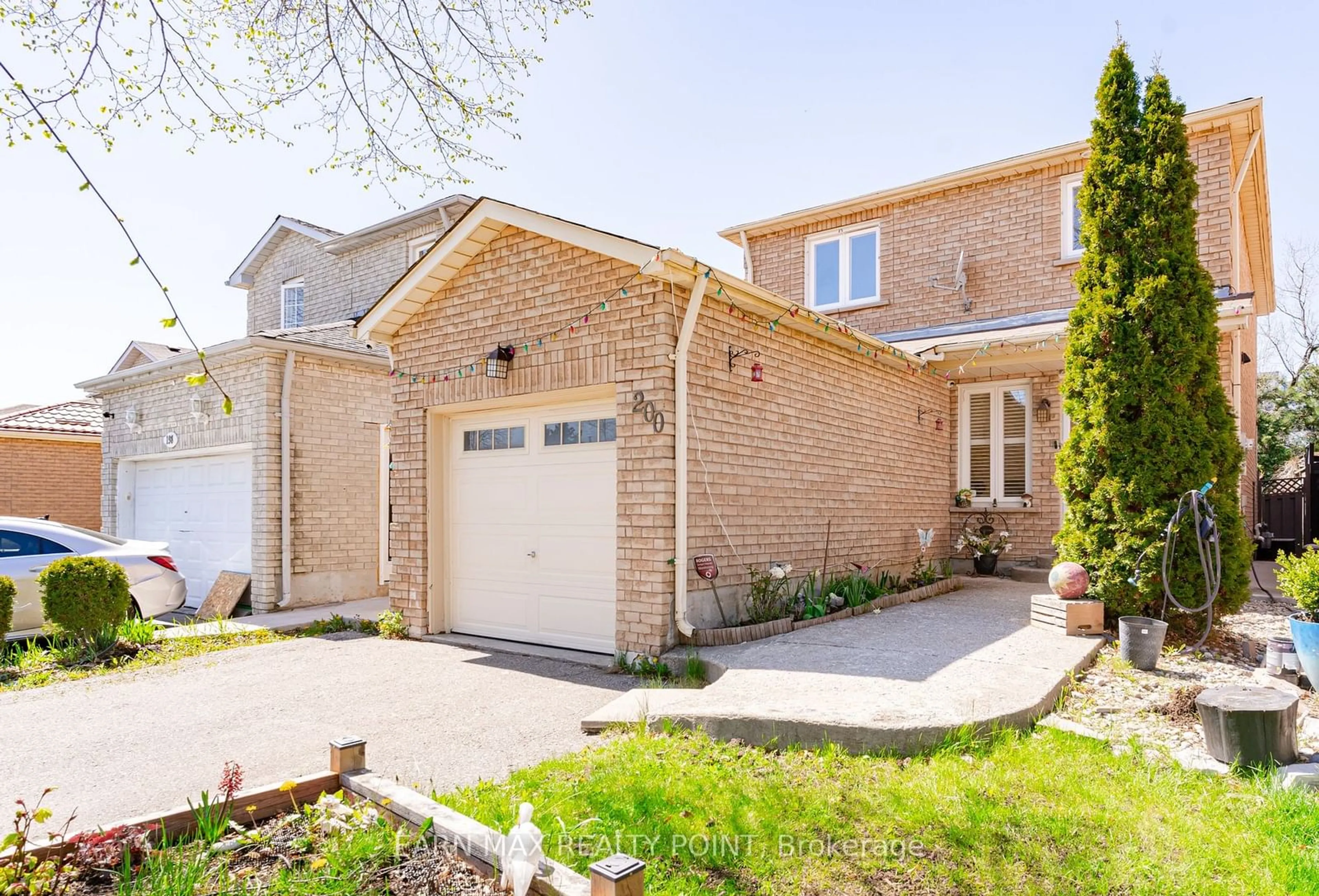 Home with brick exterior material for 200 Ecclestone Dr, Brampton Ontario L6X 3P5