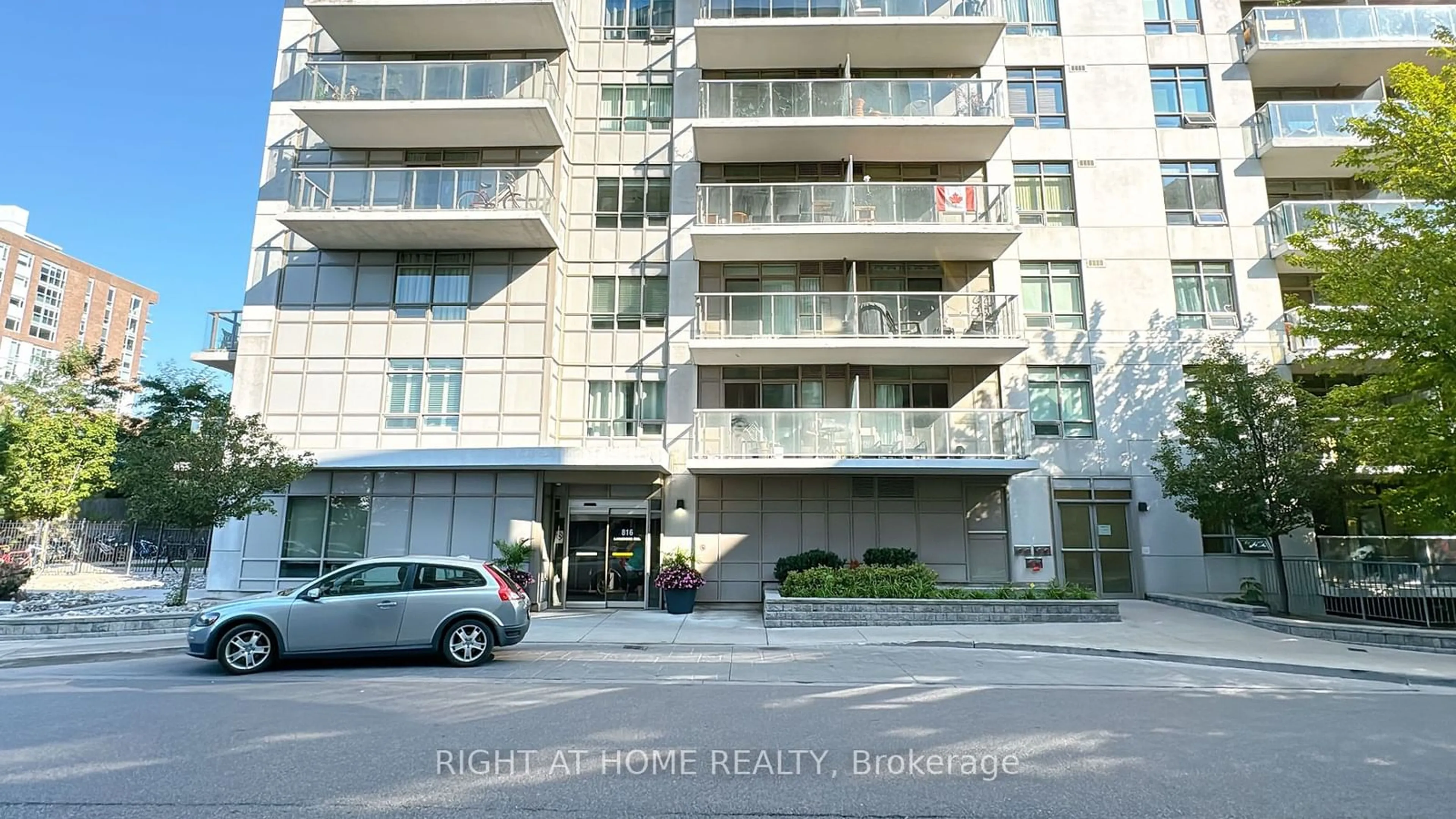 A pic from exterior of the house or condo, the street view for 816 Lansdowne Ave #106, Toronto Ontario M6H 4K6