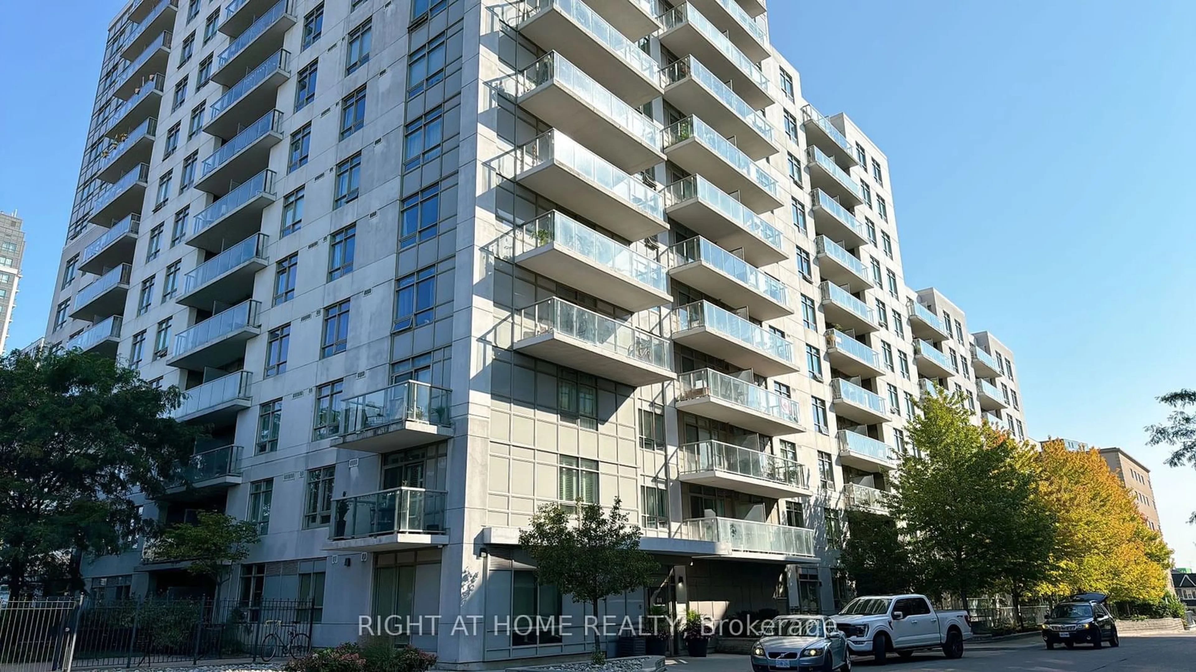 A pic from exterior of the house or condo, the front or back of building for 816 Lansdowne Ave #106, Toronto Ontario M6H 4K6