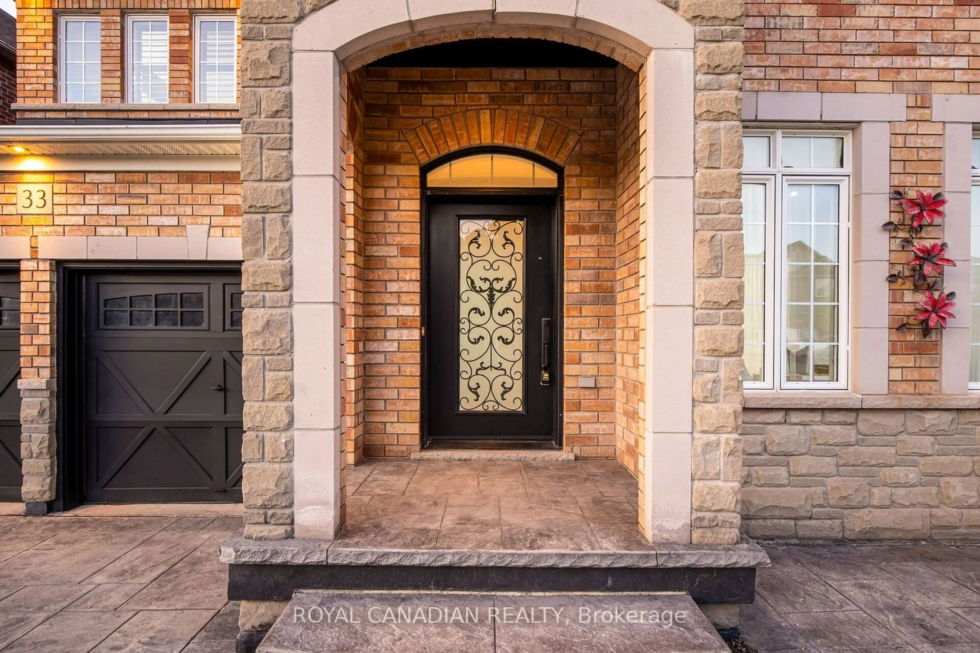 Indoor entryway, ceramic floors for 33 Rubysilver Dr, Brampton Ontario L6P 1R1