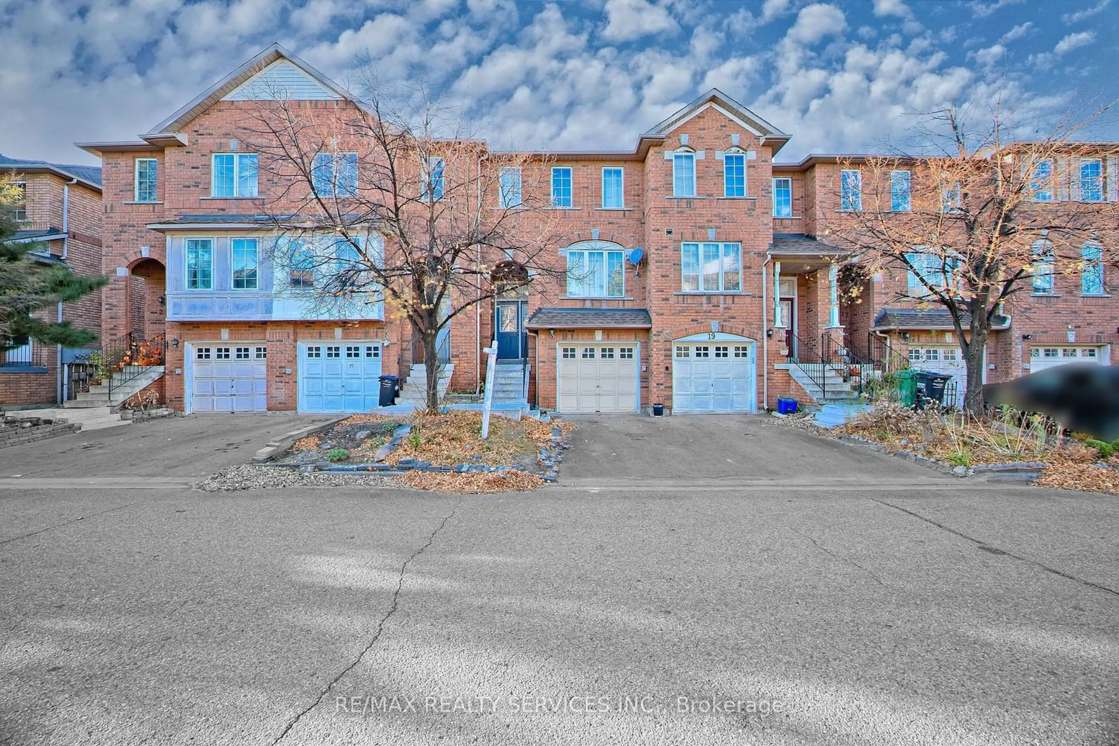 A pic from exterior of the house or condo, the street view for 170 Havelock Dr #21, Brampton Ontario L6W 4T3