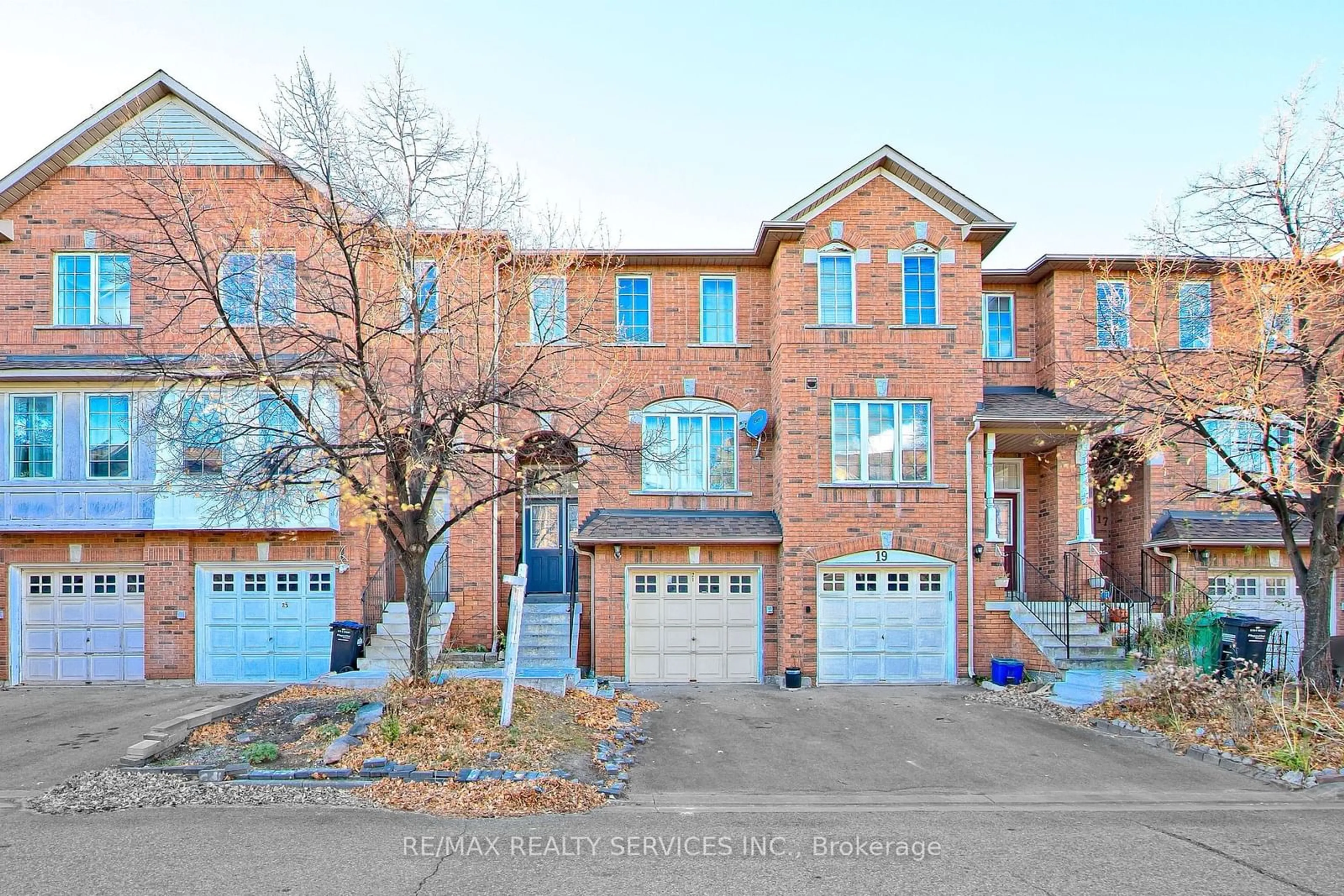 A pic from exterior of the house or condo, the street view for 170 Havelock Dr #21, Brampton Ontario L6W 4T3