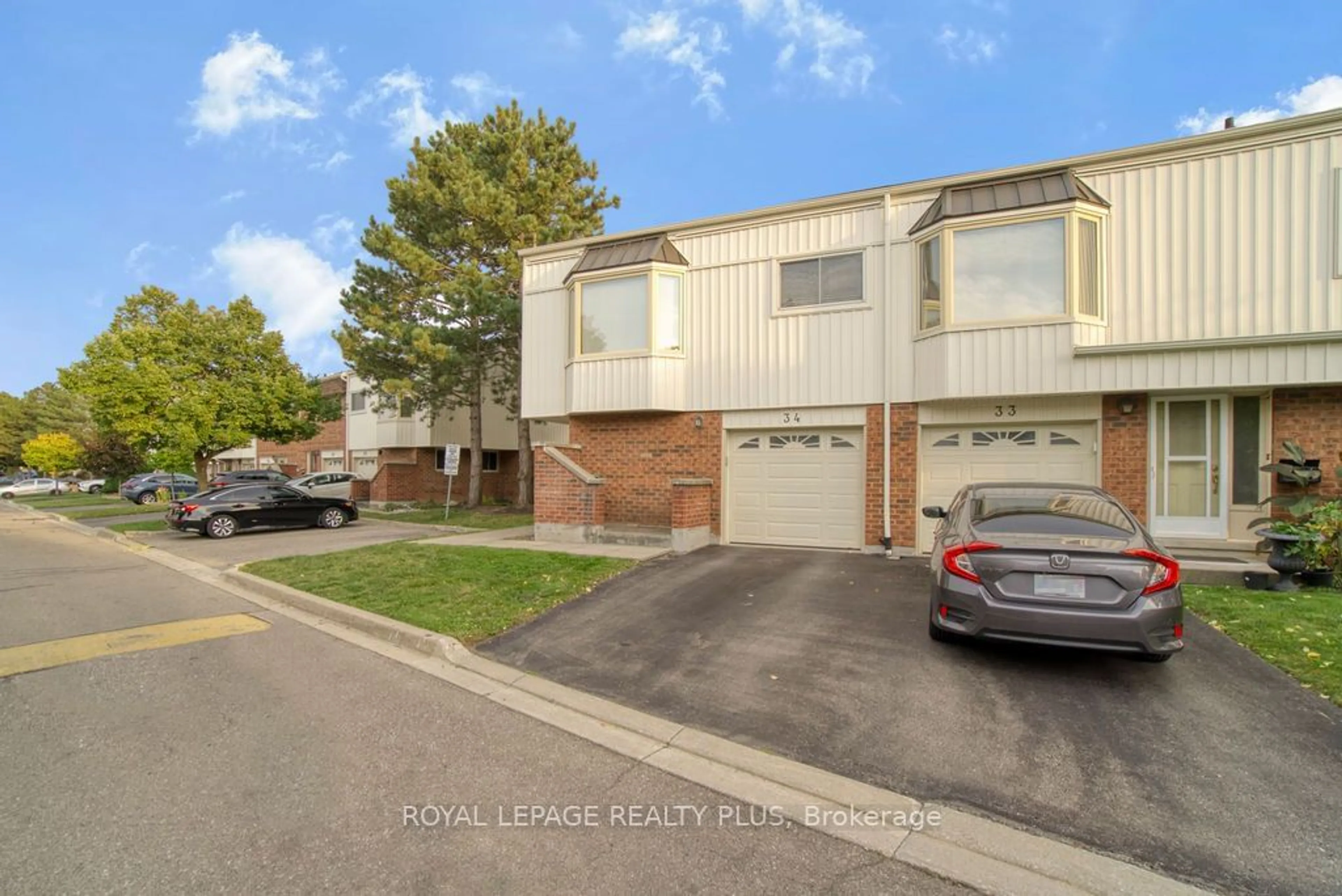 A pic from exterior of the house or condo, the street view for 6520 Corfu Rd #34, Mississauga Ontario L5N 3B4