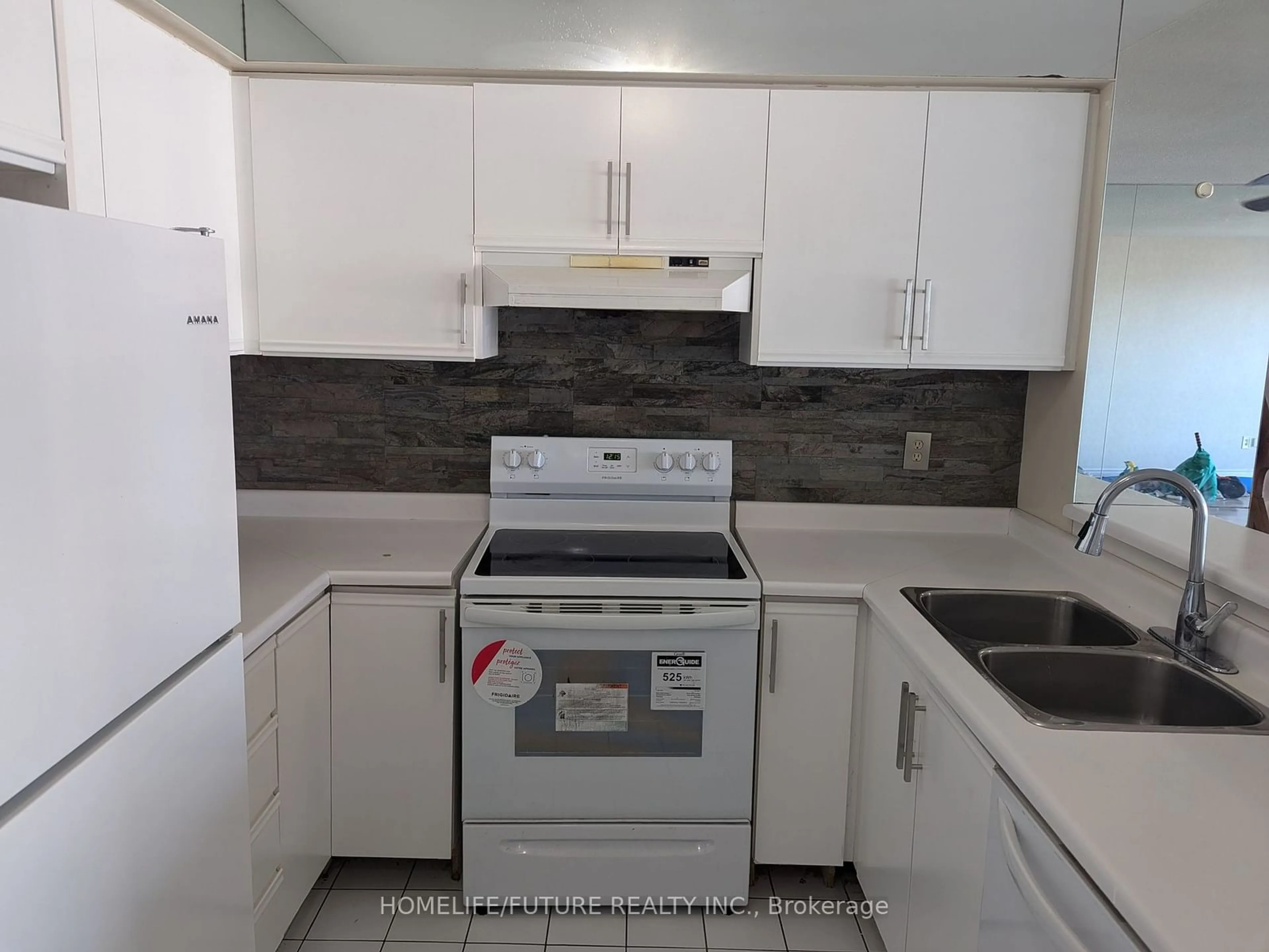 Standard kitchen, wood floors, cottage for 2269 Lake Shore Blvd #1207, Toronto Ontario M8V 3X6