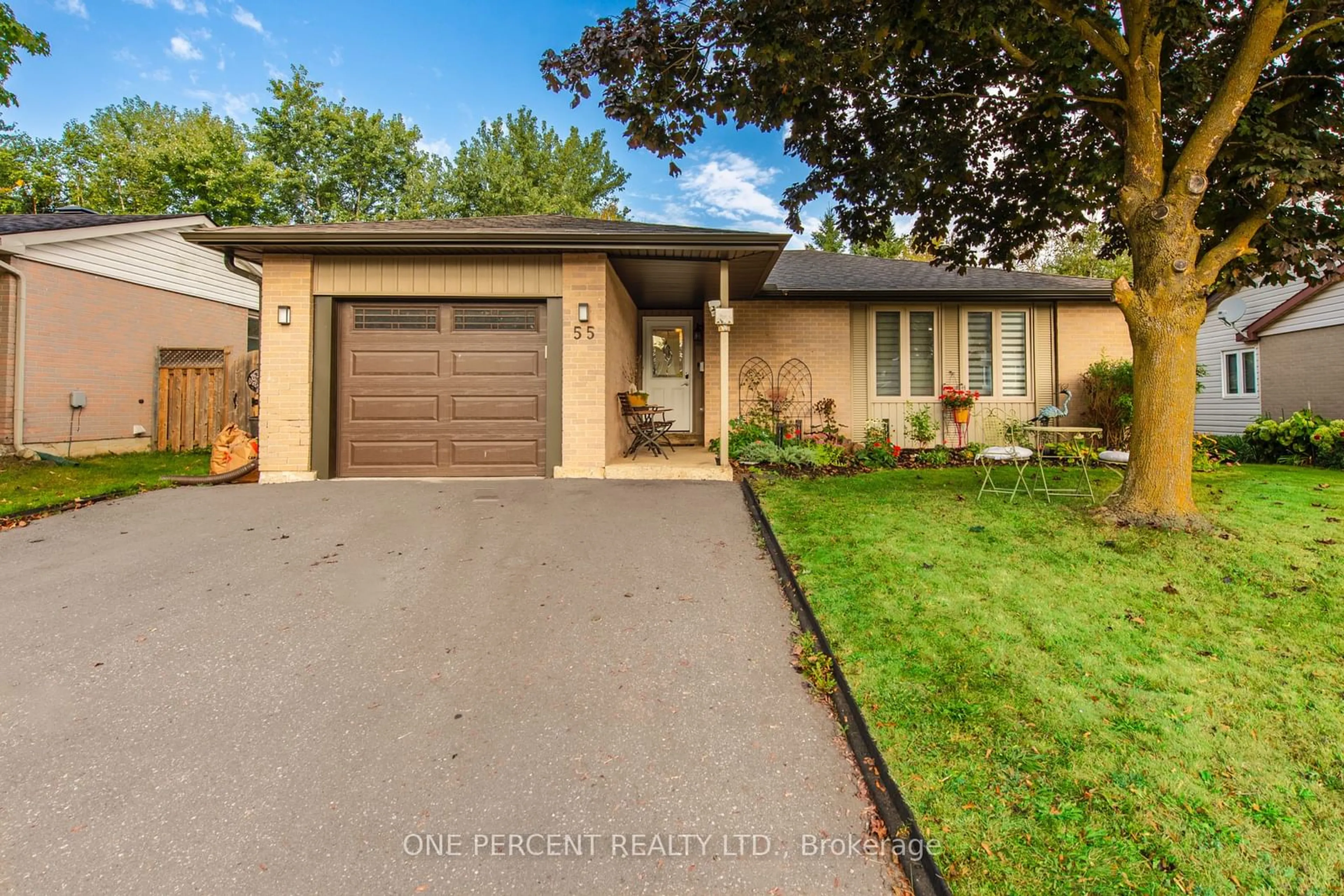 A pic from exterior of the house or condo, the street view for 55 Brenda Blvd, Orangeville Ontario L9W 3L3