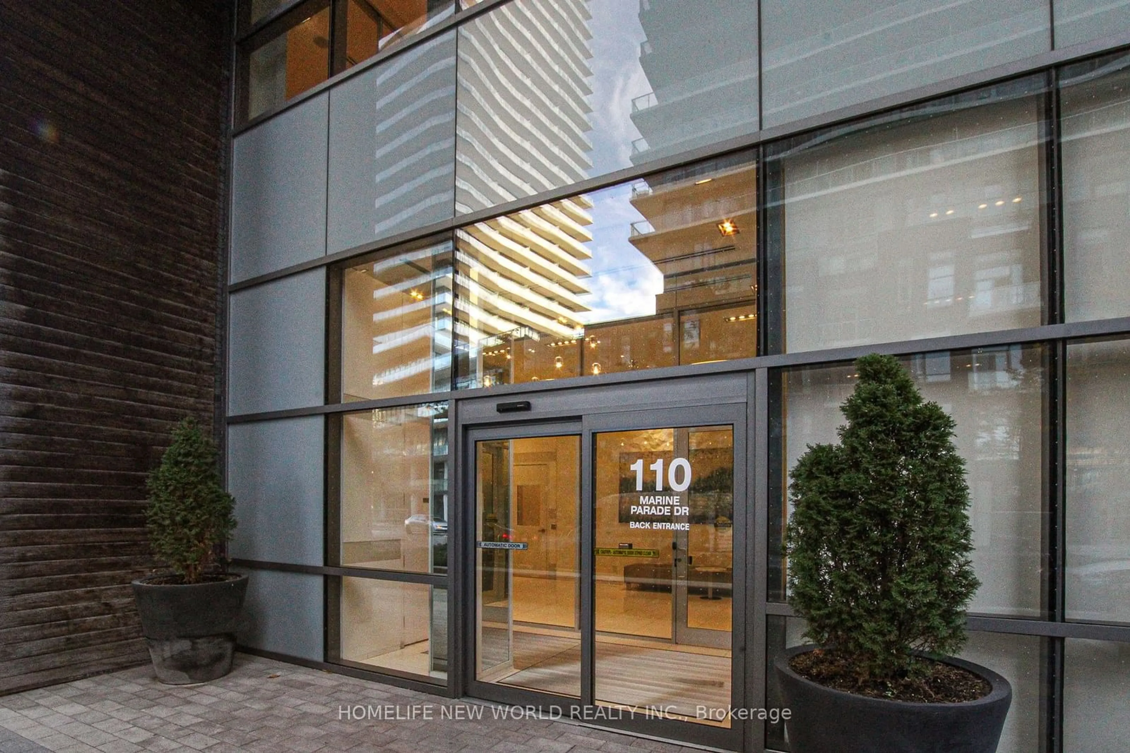 Indoor foyer for 110 Marine Parade Dr #401, Toronto Ontario M8V 0A3