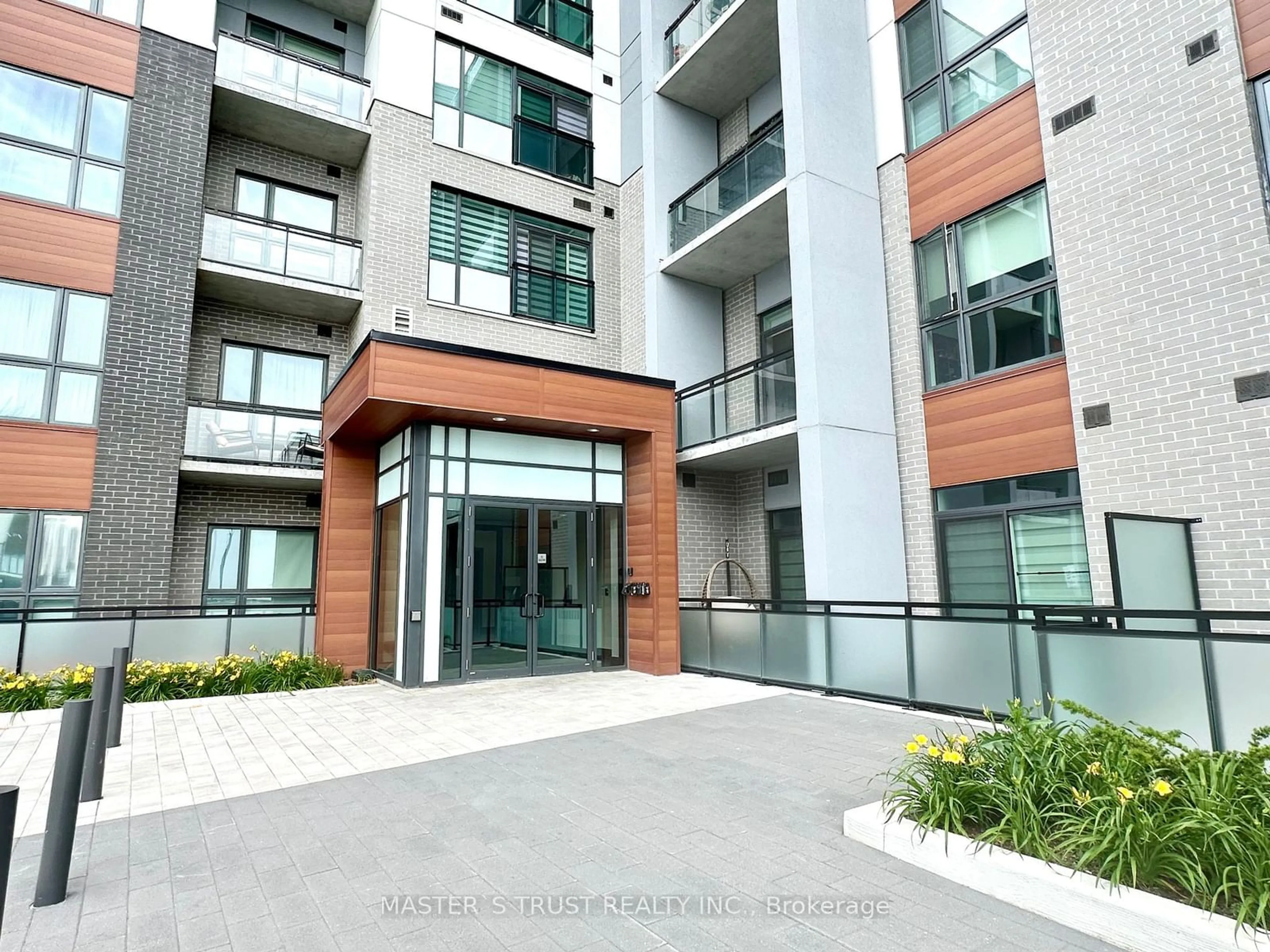 Indoor foyer, cement floor for 401 50 Kaitting Tr, Oakville Ontario L6M 5N3