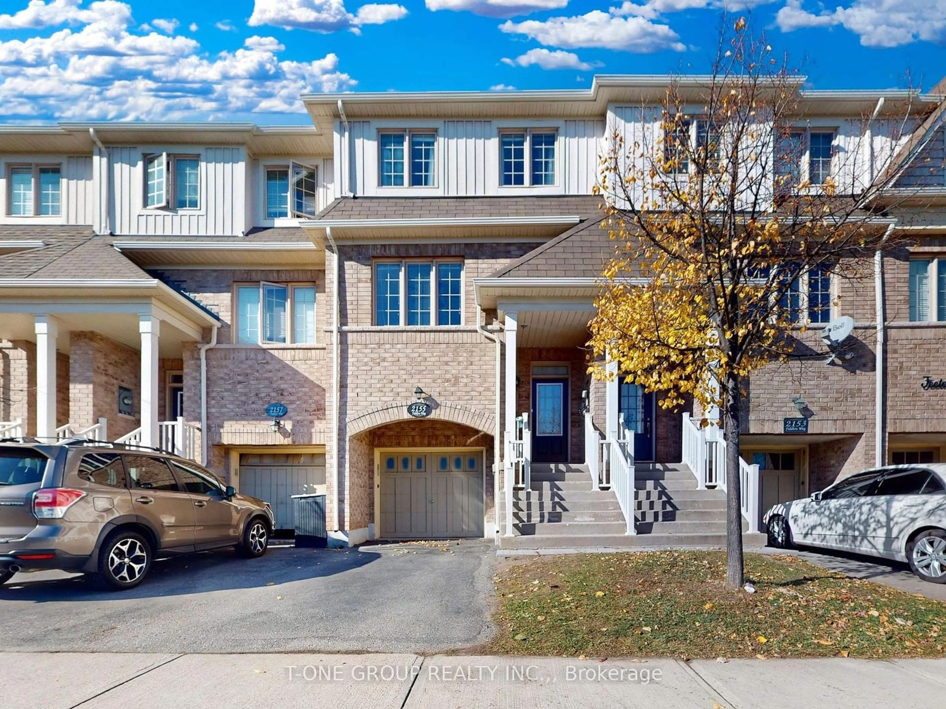 A pic from exterior of the house or condo, the street view for 2155 Fiddlers Way, Oakville Ontario L6M 0M5