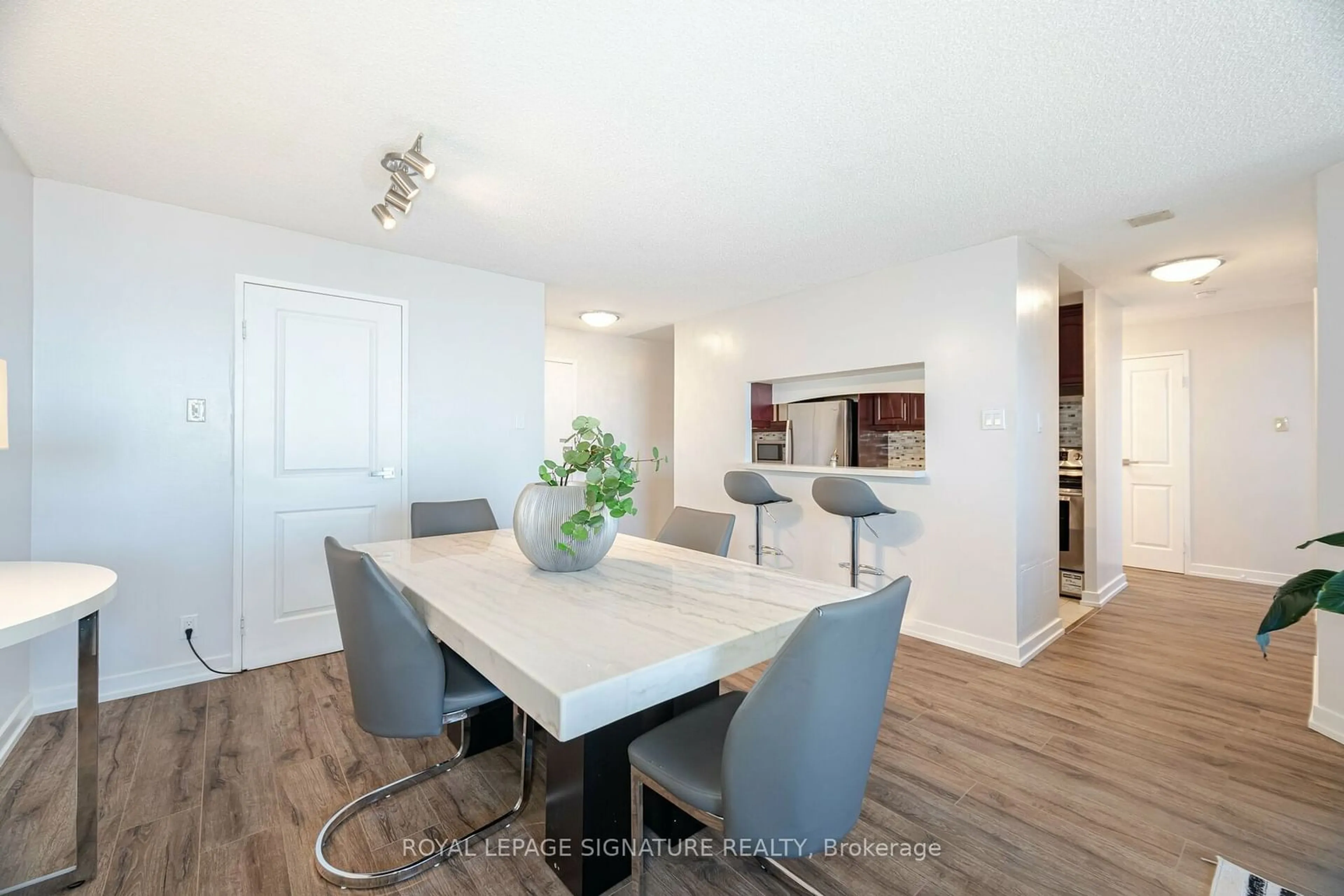 Dining room, wood floors for 25 Trailwood Dr #703, Mississauga Ontario L4Z 3K9