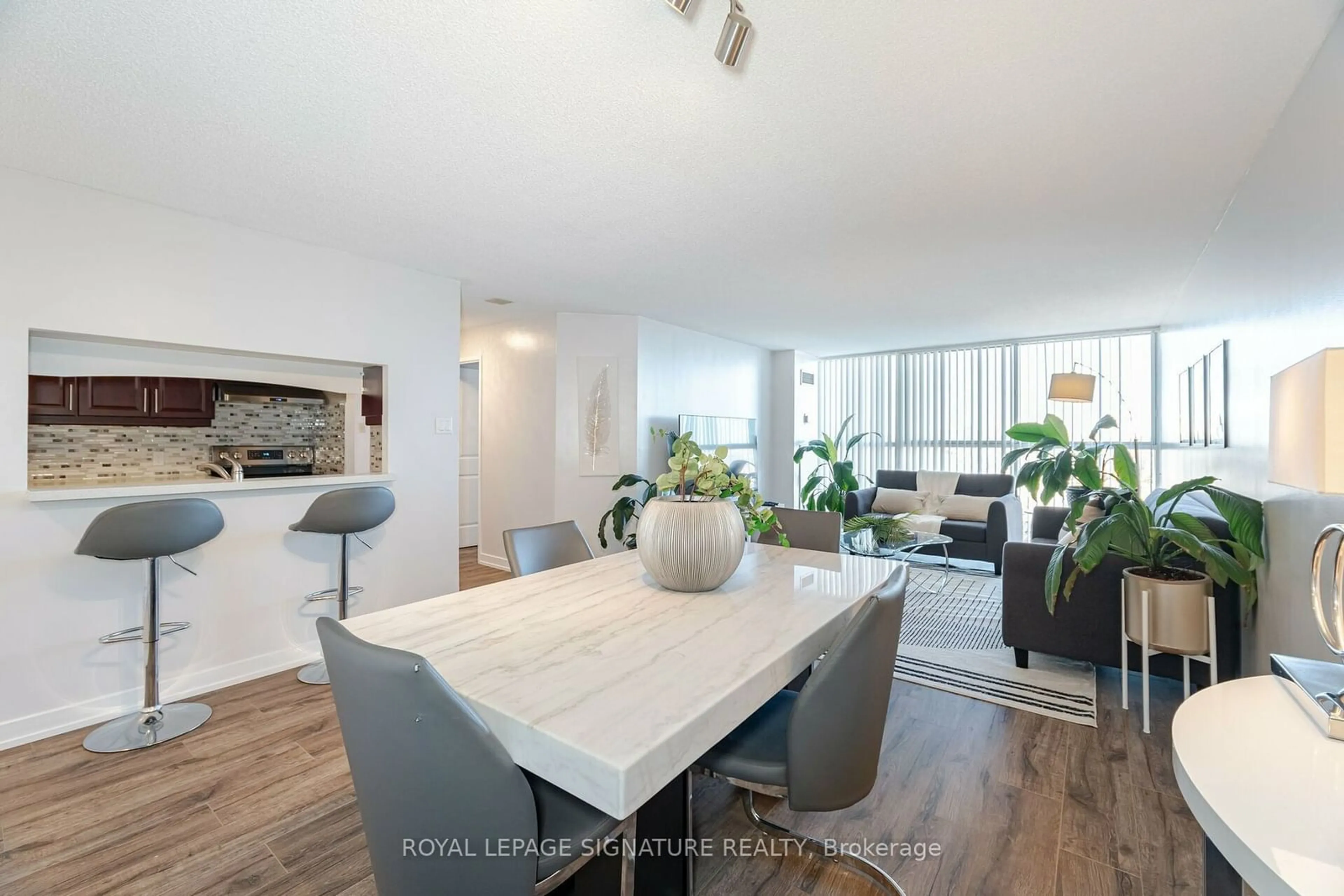 Other indoor space, wood floors for 25 Trailwood Dr #703, Mississauga Ontario L4Z 3K9