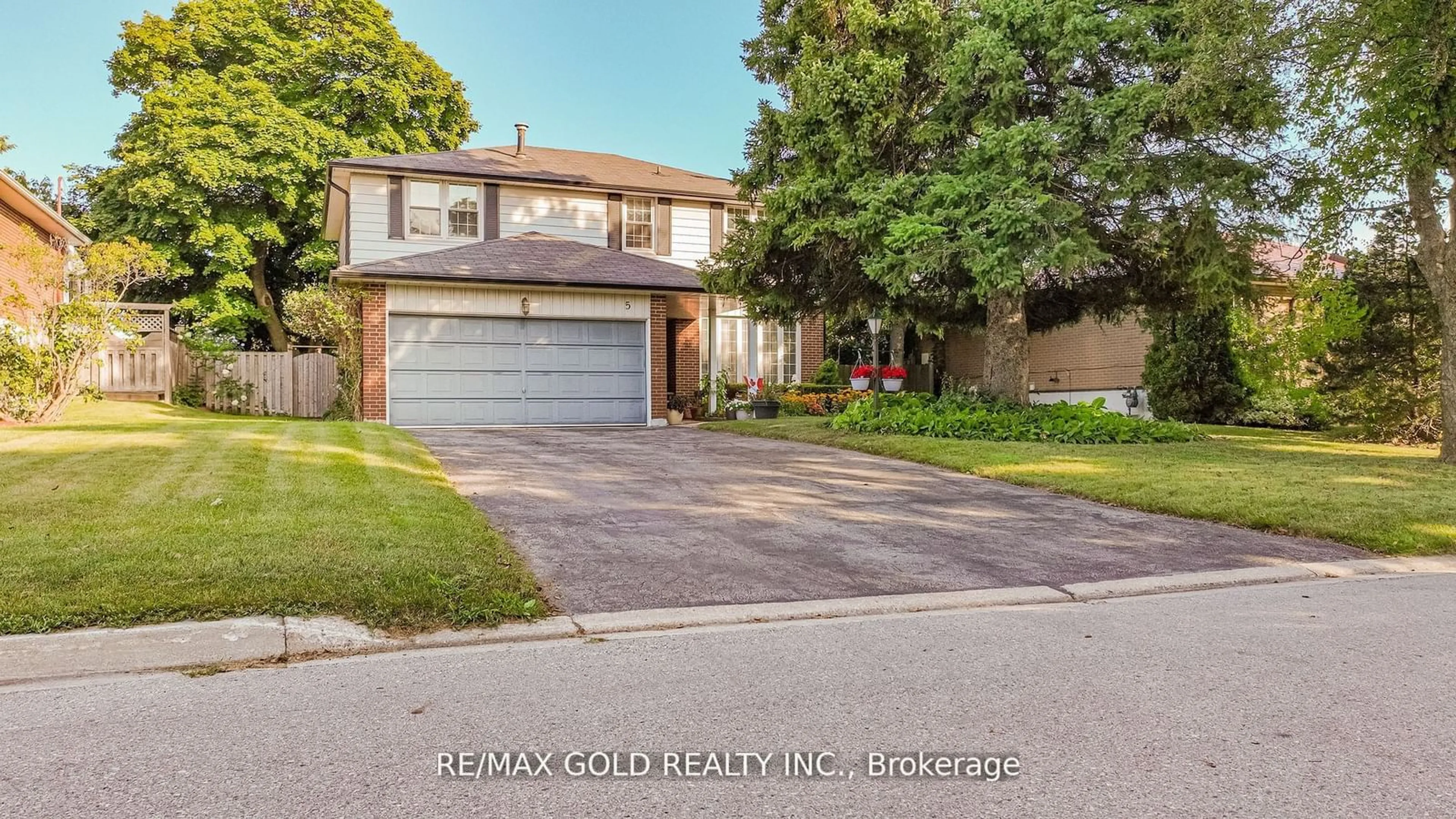 Frontside or backside of a home, the street view for 5 Dombey Pl, Brampton Ontario L6T 1P1