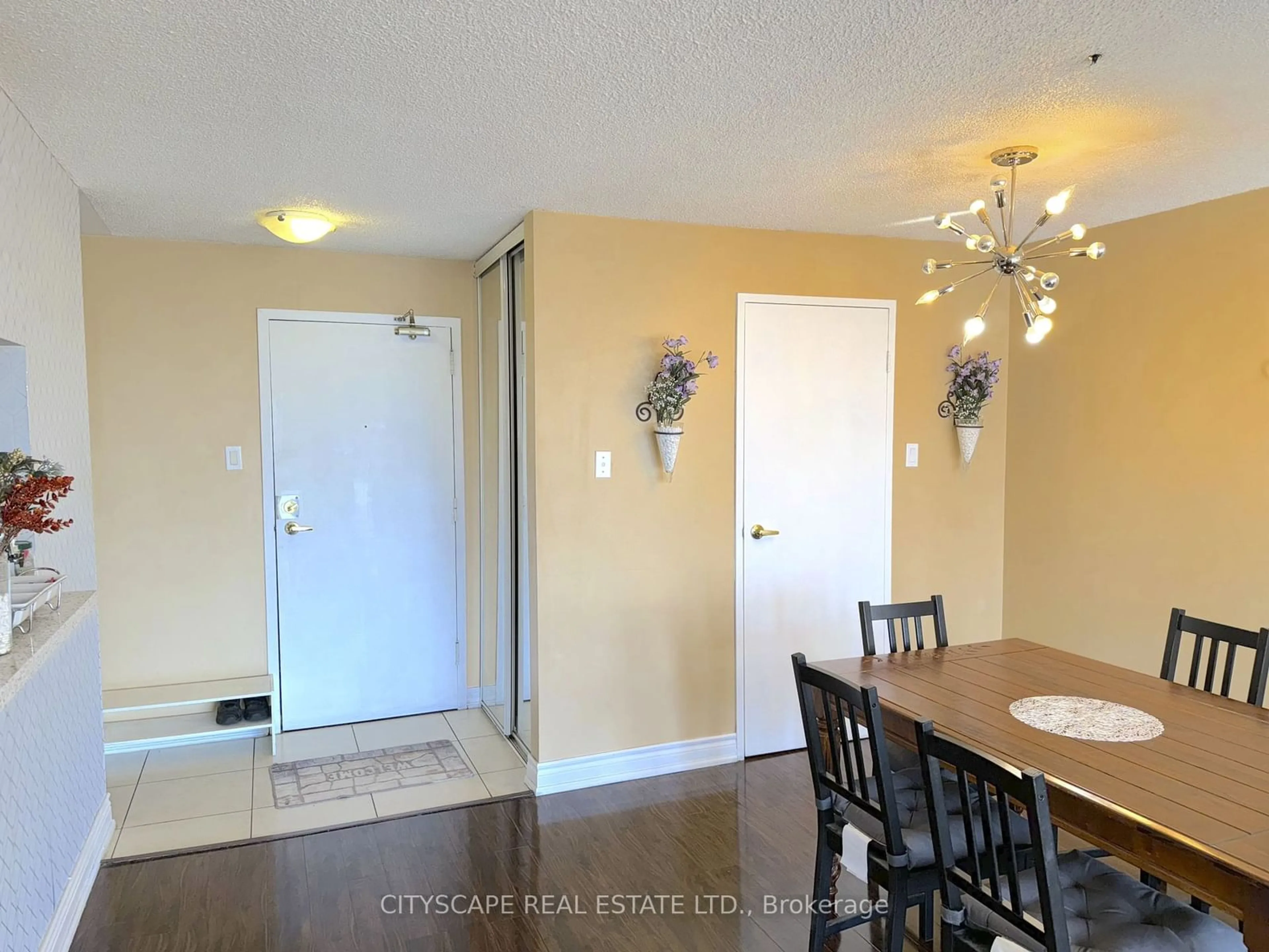 Dining room, wood floors, cottage for 25 Trailwood Dr #1108, Mississauga Ontario L4Z 3K9