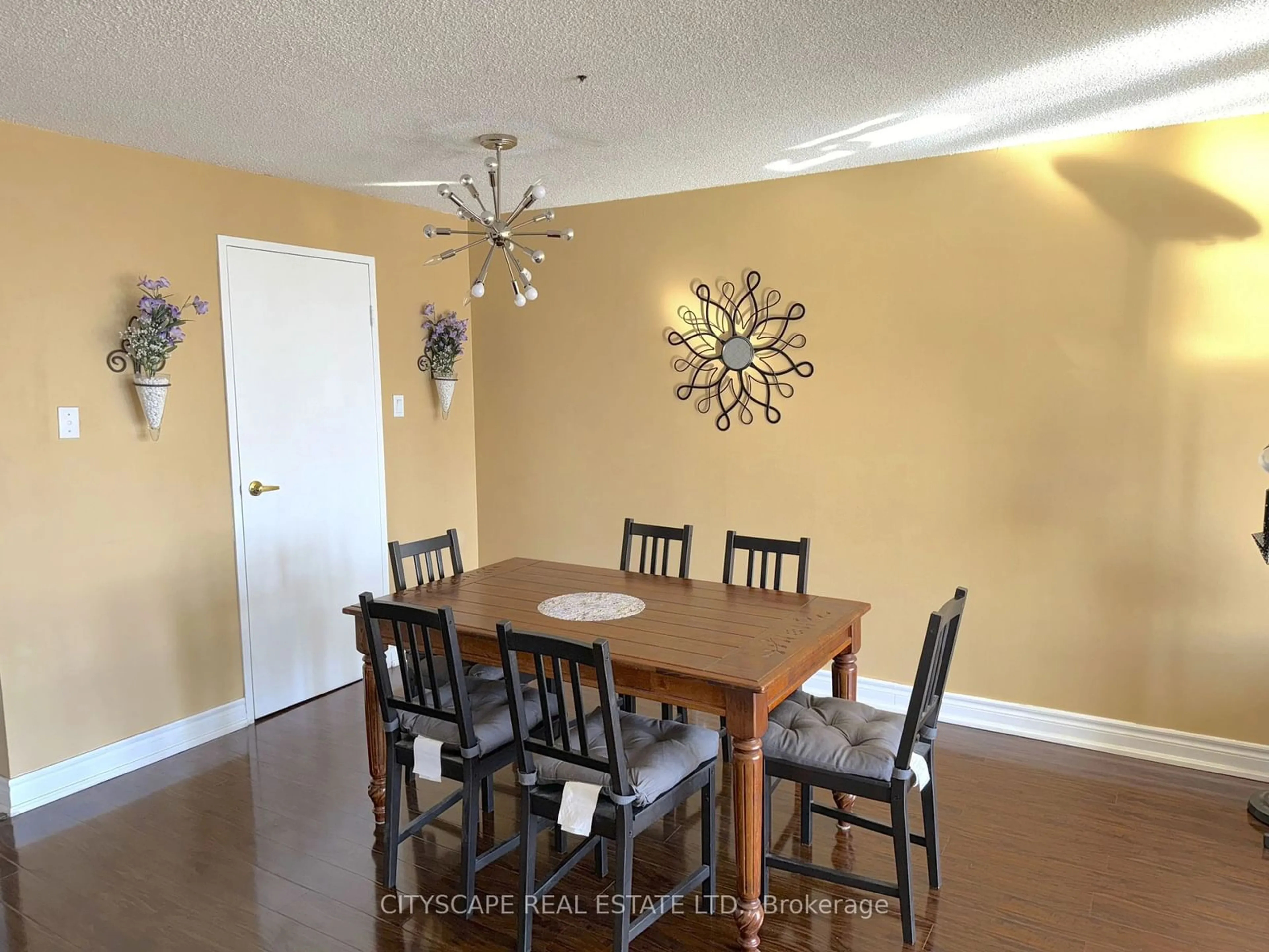 Dining room, wood floors for 25 Trailwood Dr #1108, Mississauga Ontario L4Z 3K9