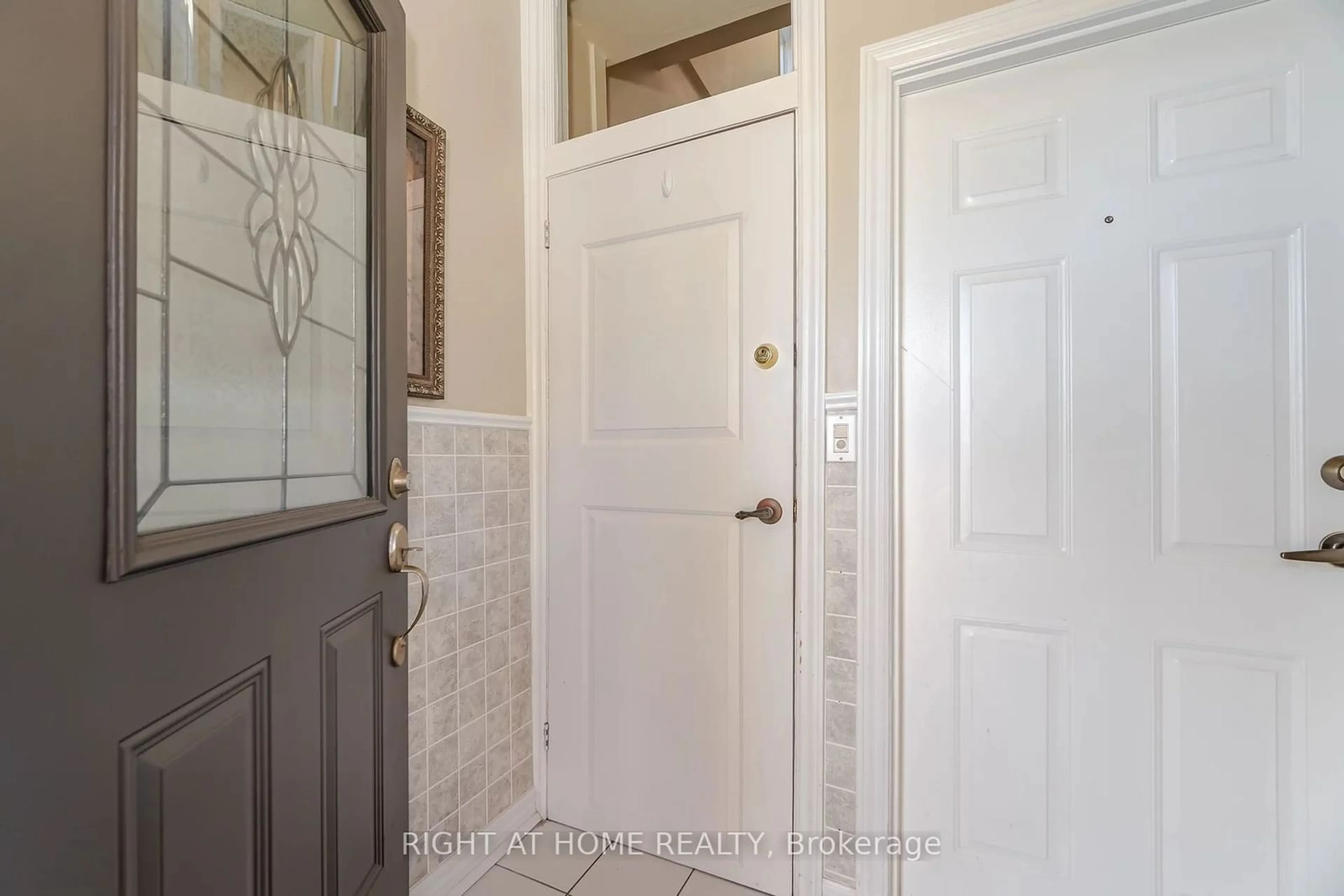 Indoor entryway, wood floors for 46 Kenora Cres, Toronto Ontario M6M 1C7