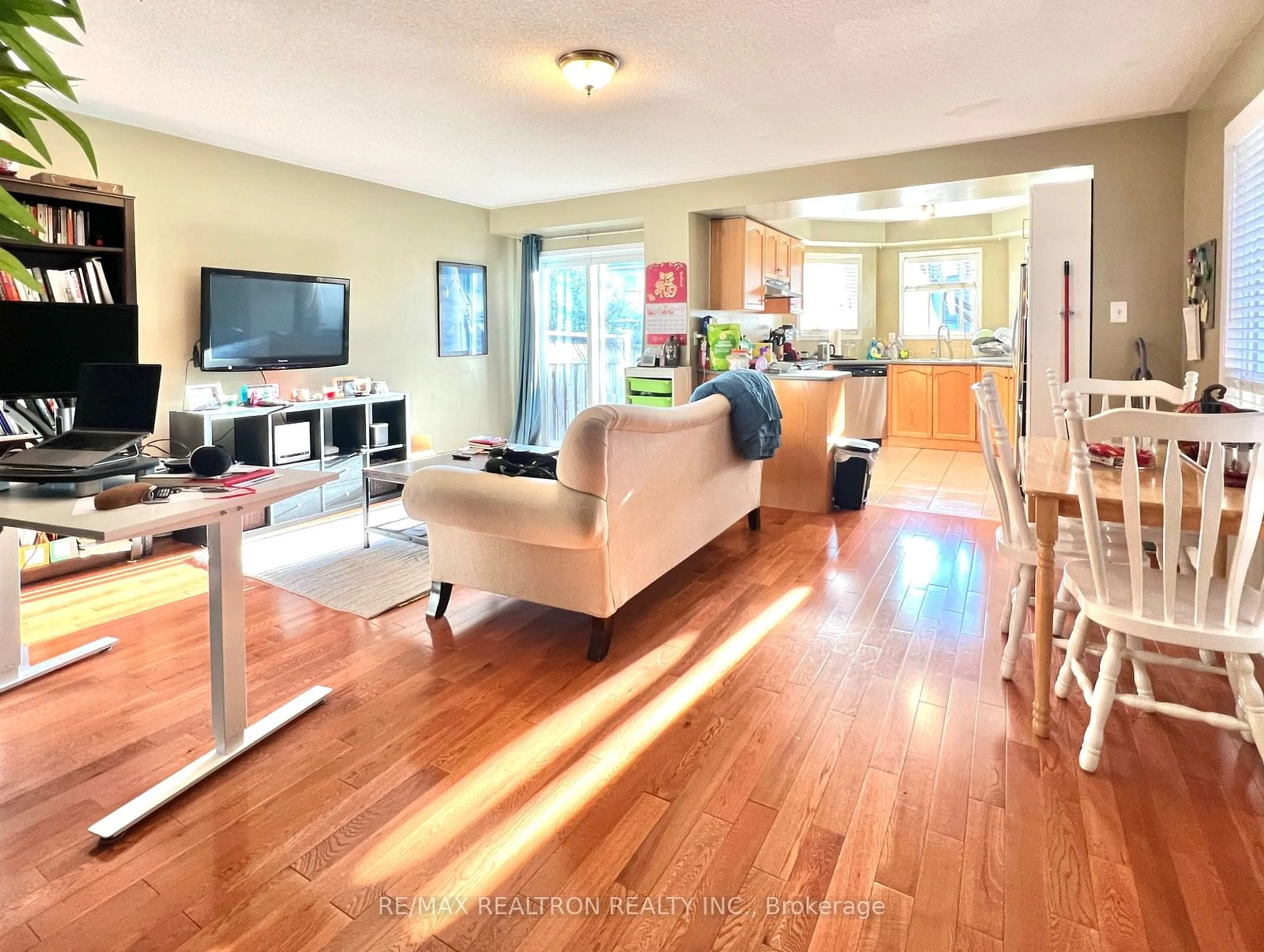 Living room, wood floors for 38 Harding St, Halton Hills Ontario L7G 6B2