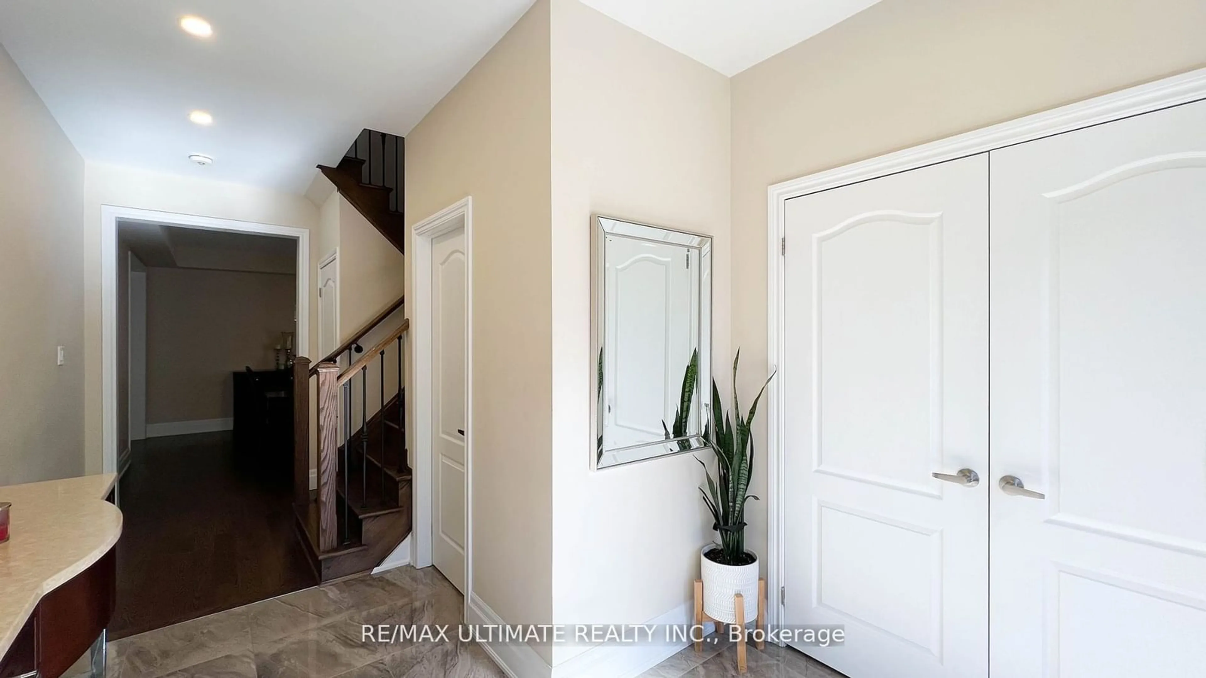 Indoor entryway, wood floors for 36 Roulette Cres, Brampton Ontario L7A 0C3