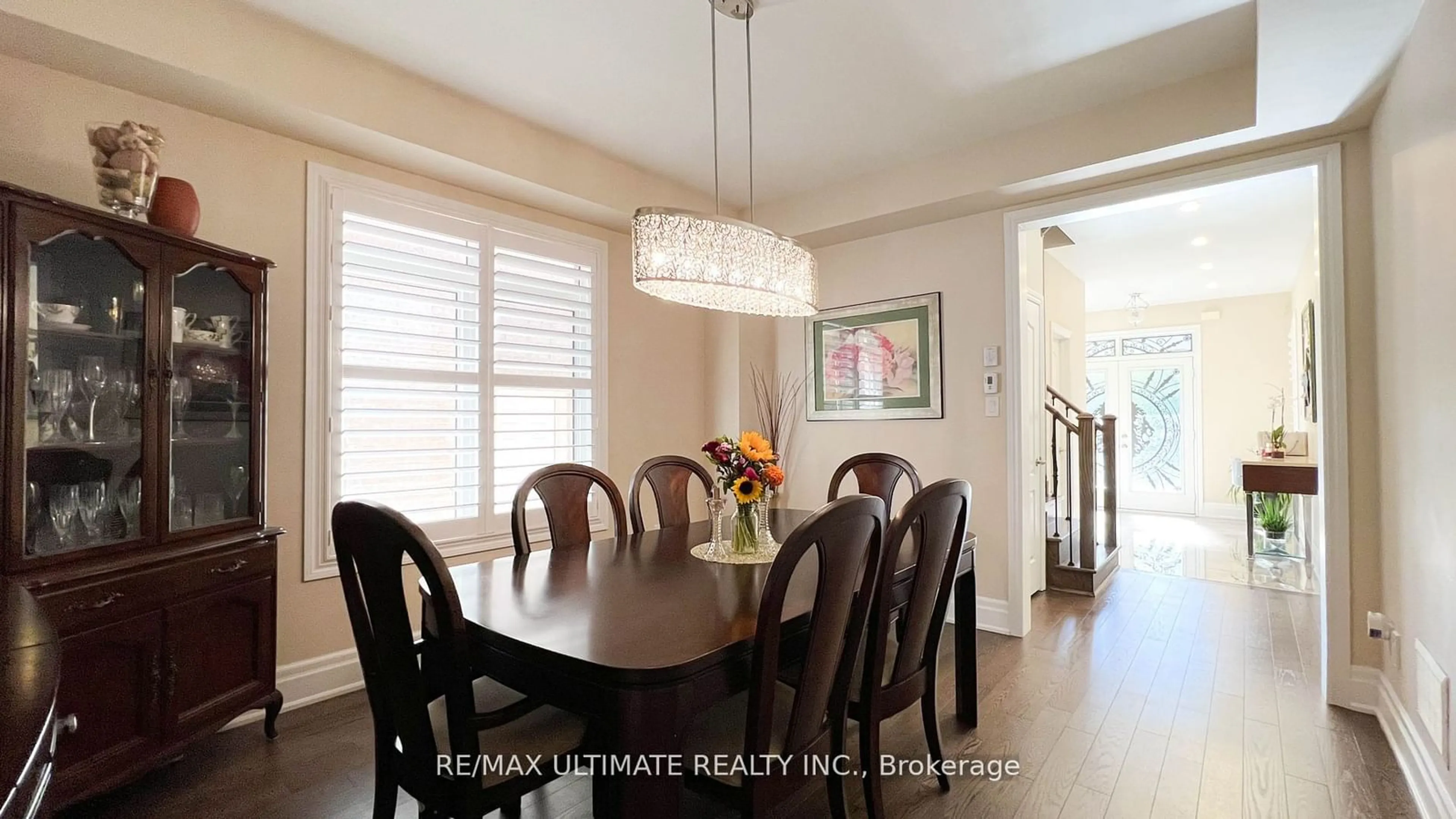 Dining room, wood floors, cottage for 36 Roulette Cres, Brampton Ontario L7A 0C3