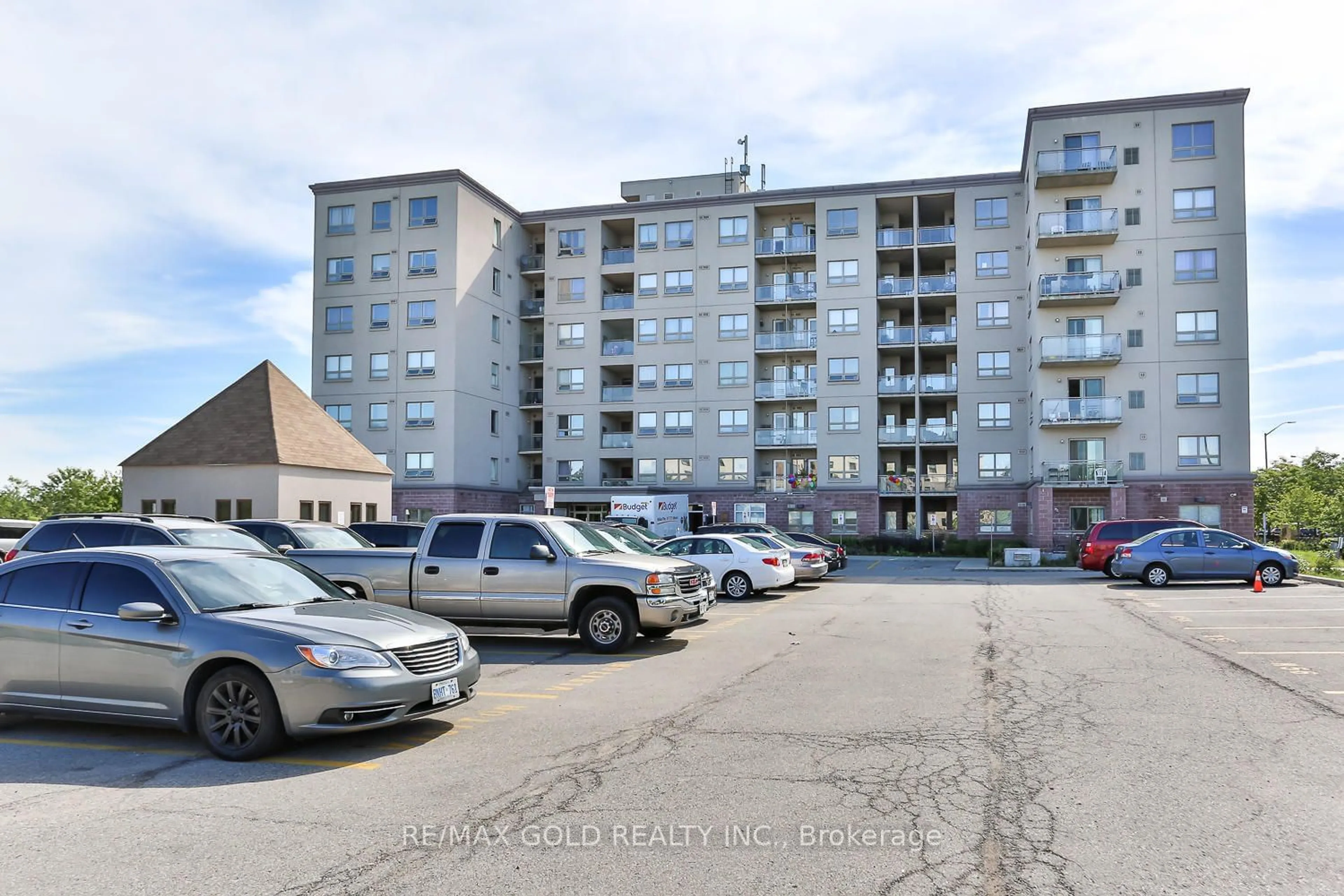 A pic from exterior of the house or condo, the street view for 7405 Goreway Dr #112, Mississauga Ontario L4T 0A3