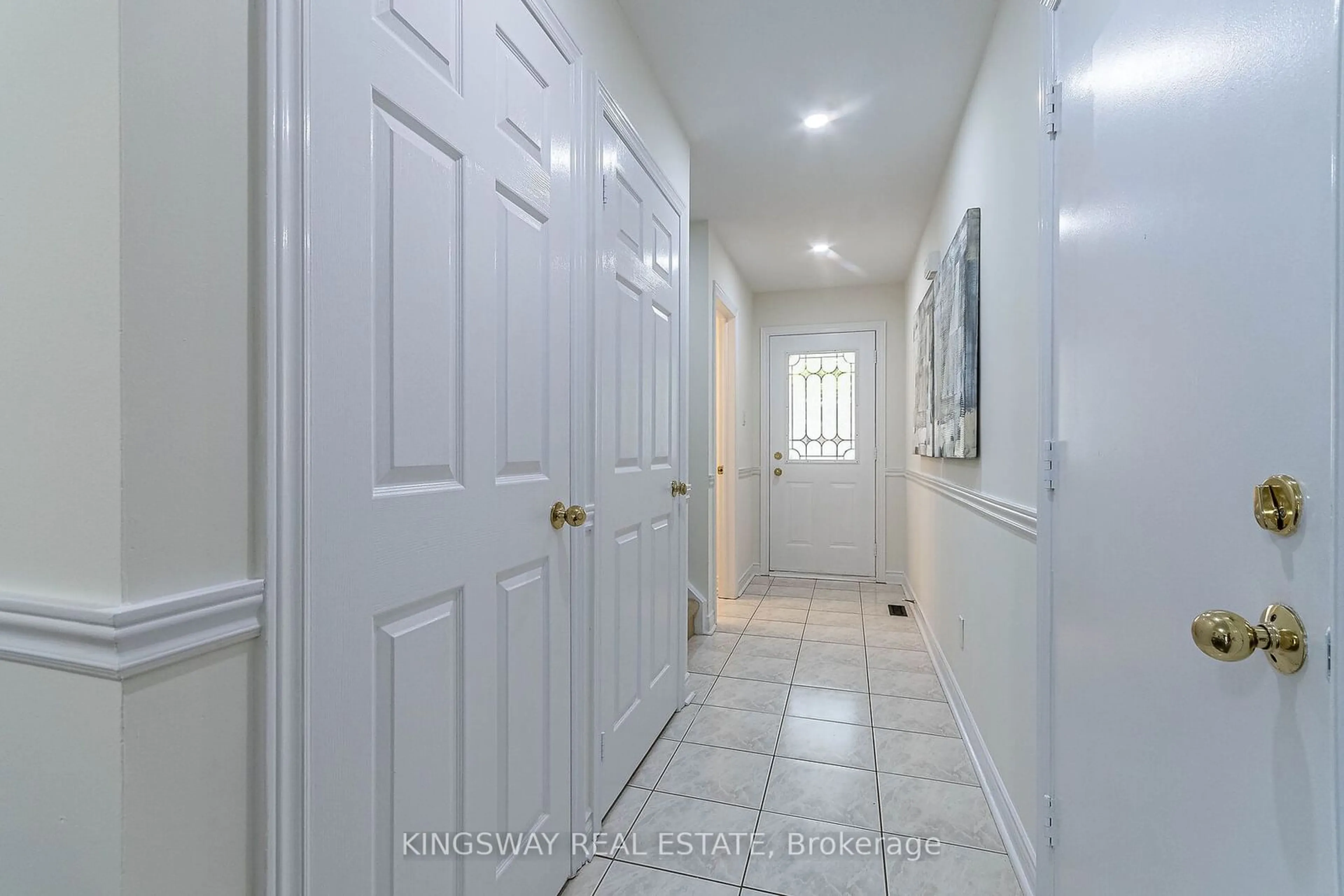 Indoor entryway, not visible floor for 2880 Headon Forest Dr #8, Burlington Ontario L7M 4H2