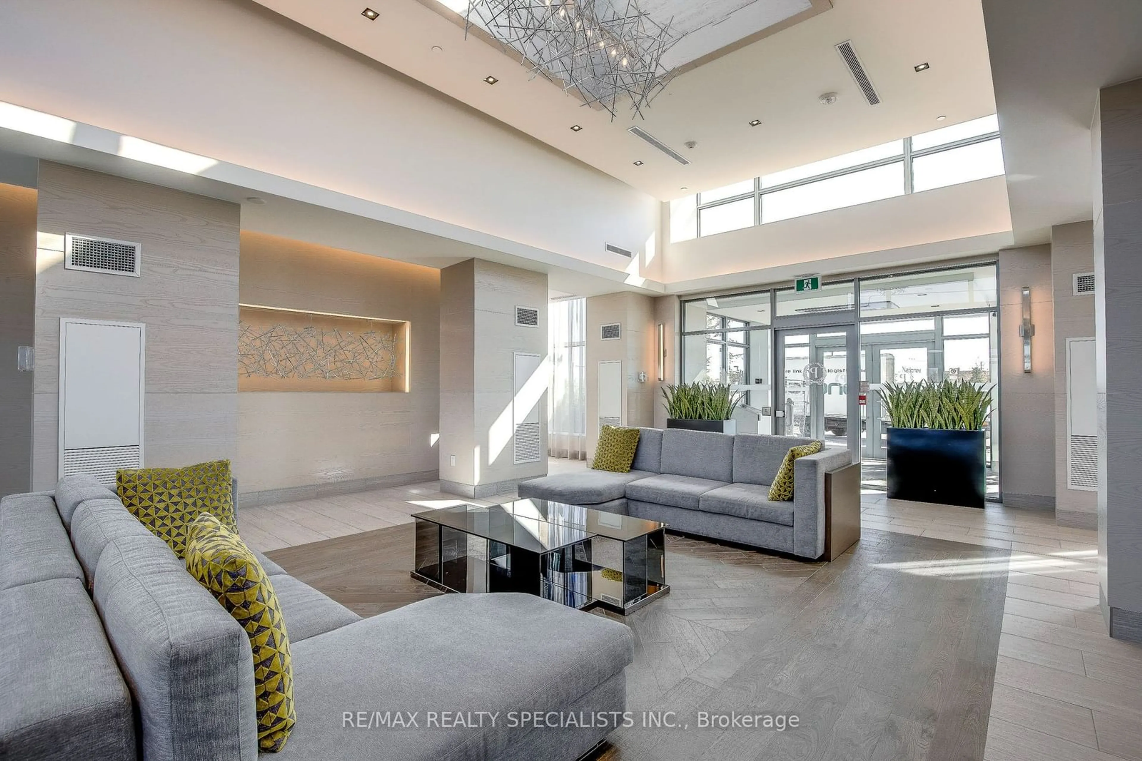 Indoor lobby, cement floor for 4655 Glen Erin Dr #902, Mississauga Ontario L5M 0Z1