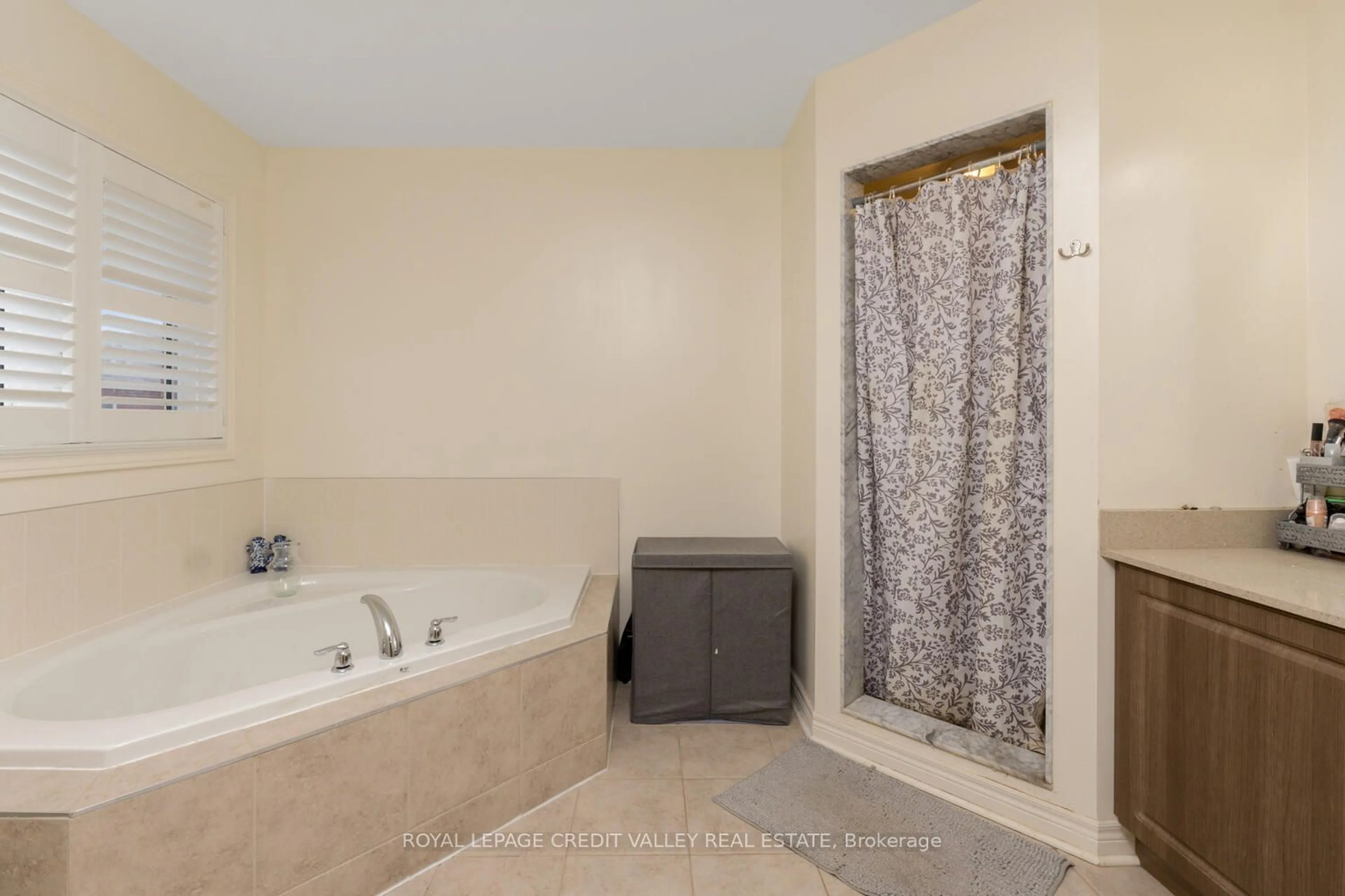 Bathroom, not visible floor for 480 Downes Jackson Hts, Milton Ontario L9T 8W1