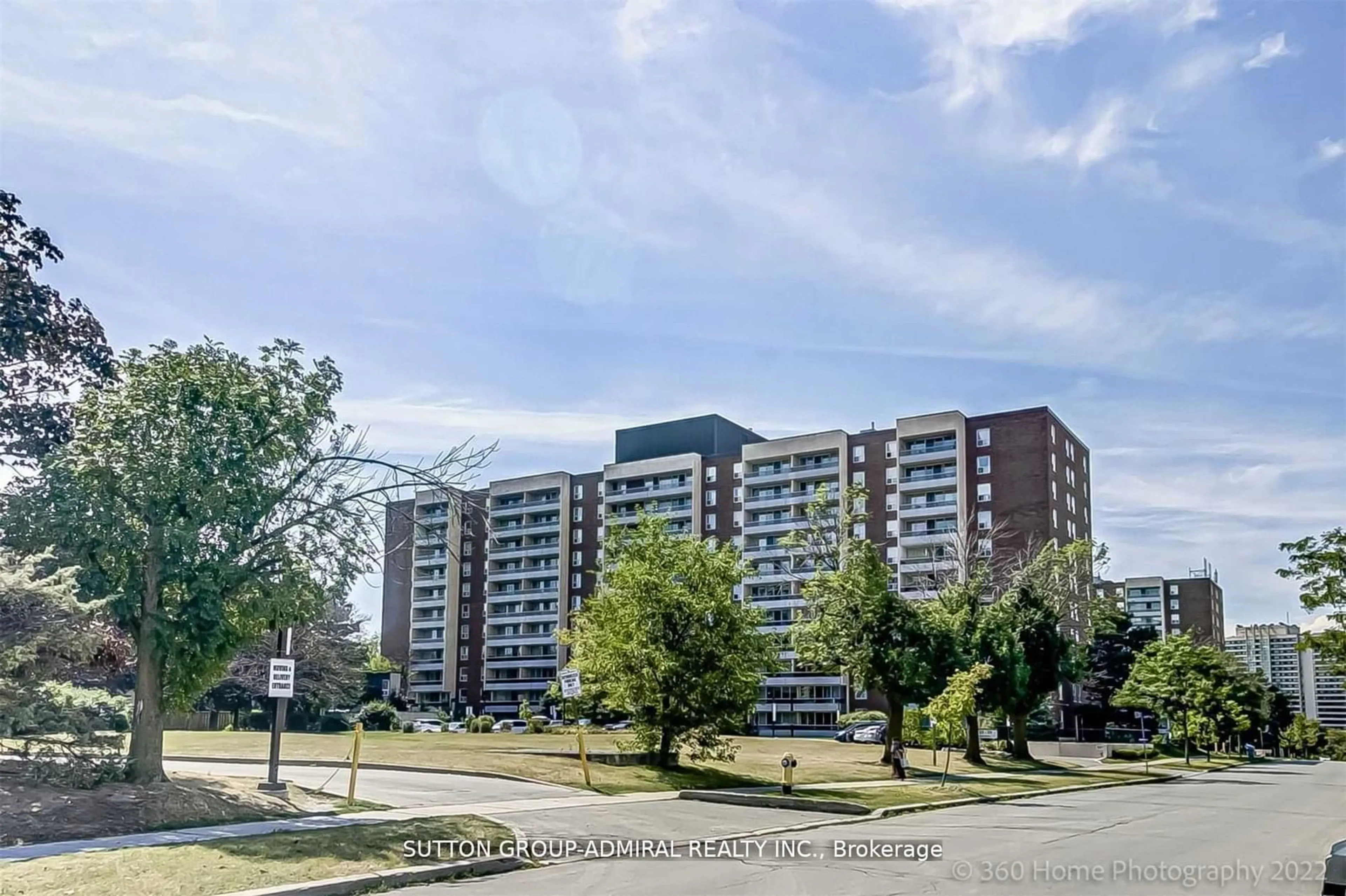 A pic from exterior of the house or condo, the street view for 25 Four Winds Dr #902, Toronto Ontario M3J 1K8