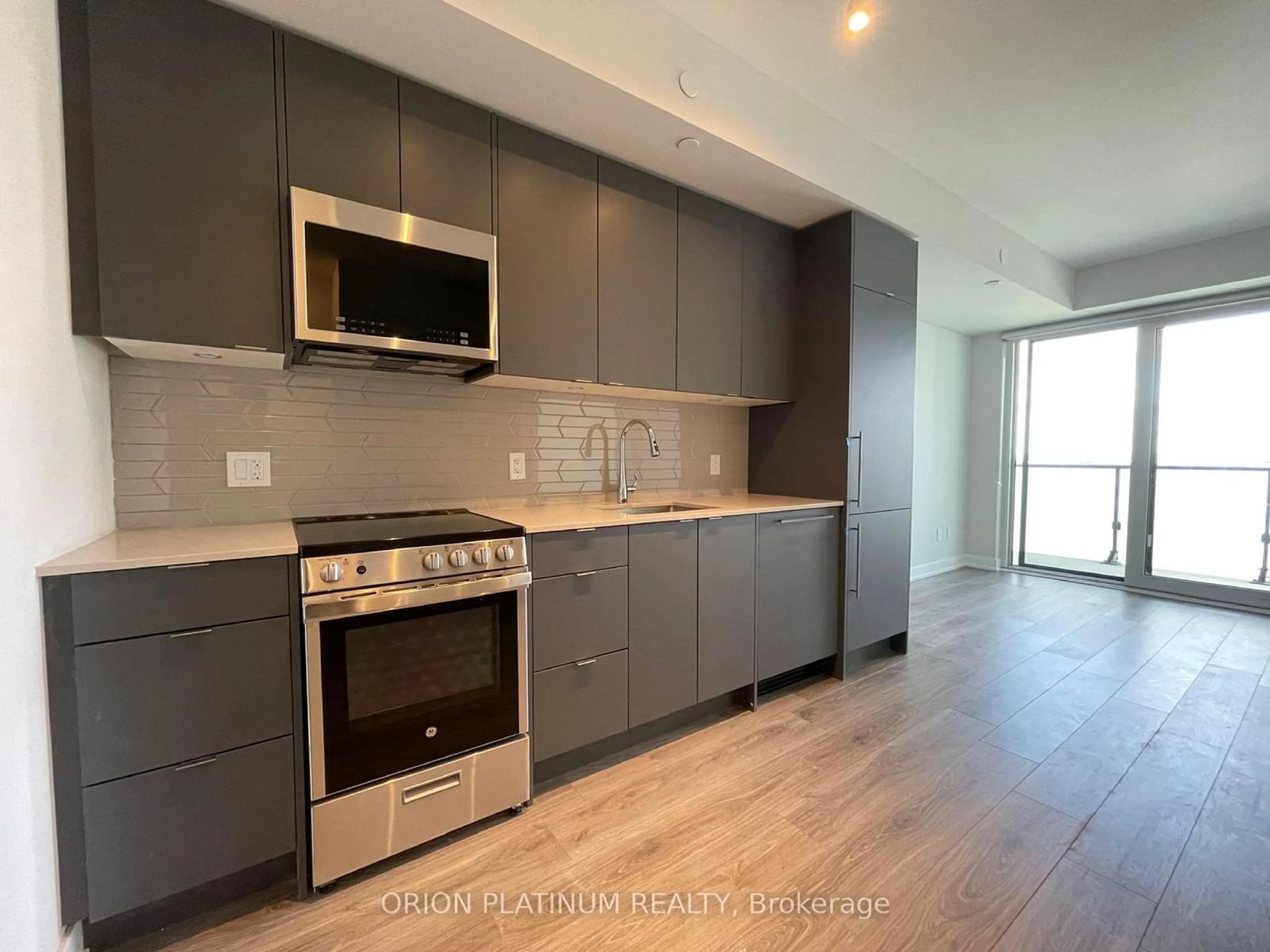 Open concept kitchen for 4130 Parkside Village Dr #1803, Mississauga Ontario L5B 3M8